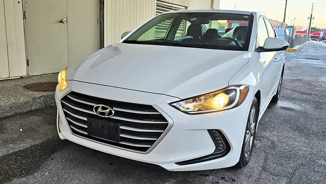 Hyundai ELANTRA снимка Hyundai ELANTRA
