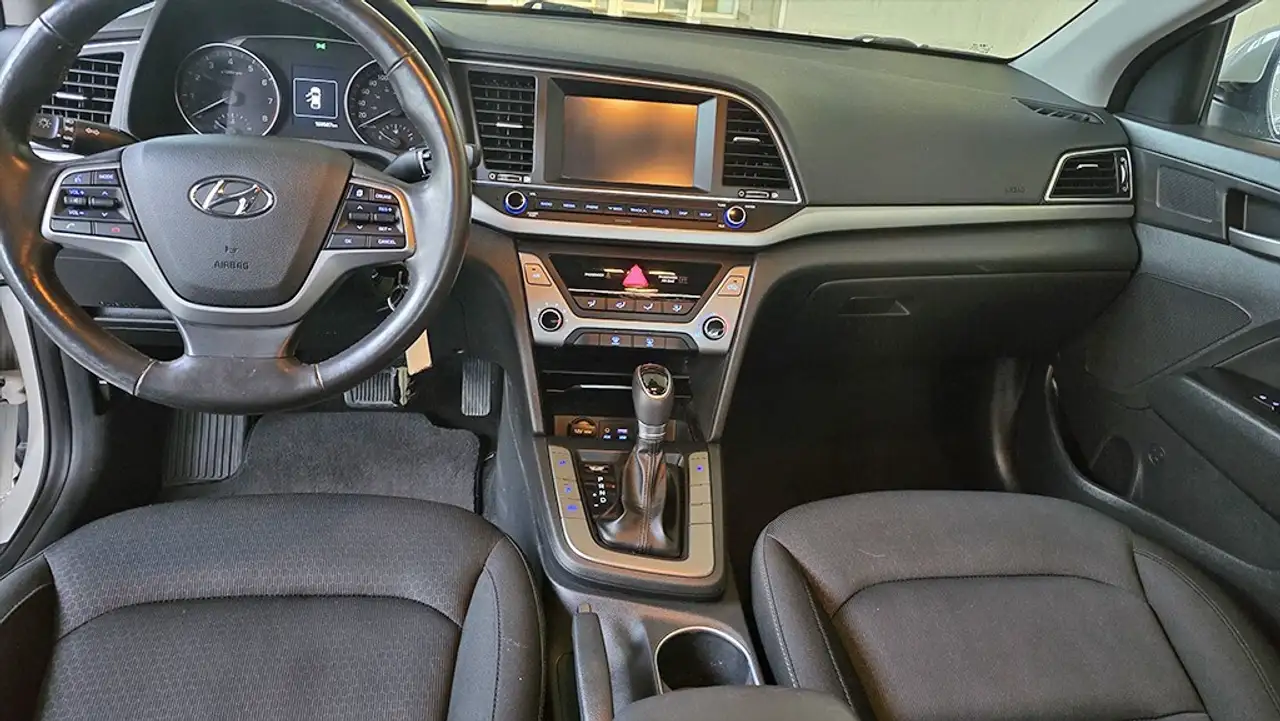 Hyundai ELANTRA снимка Hyundai ELANTRA