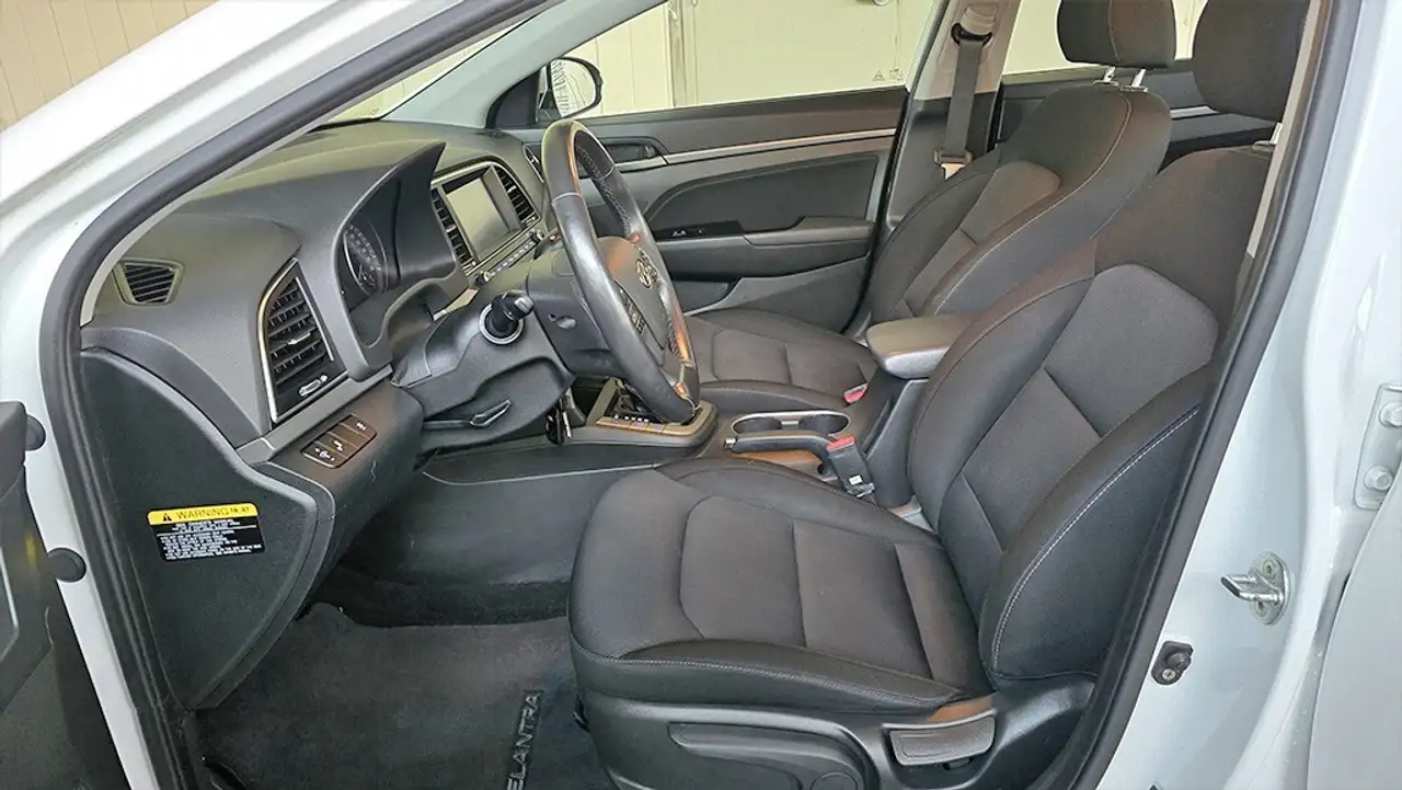 Hyundai ELANTRA снимка Hyundai ELANTRA