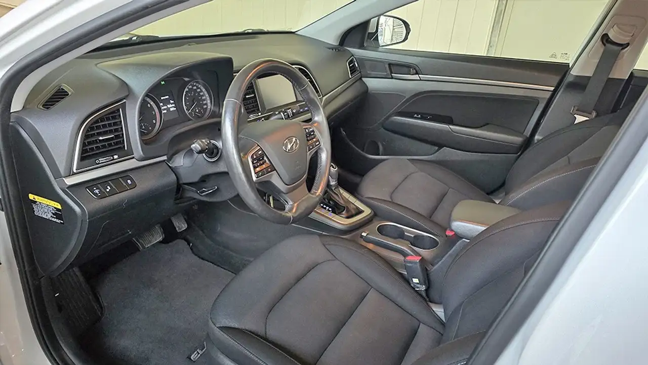 Hyundai ELANTRA снимка Hyundai ELANTRA
