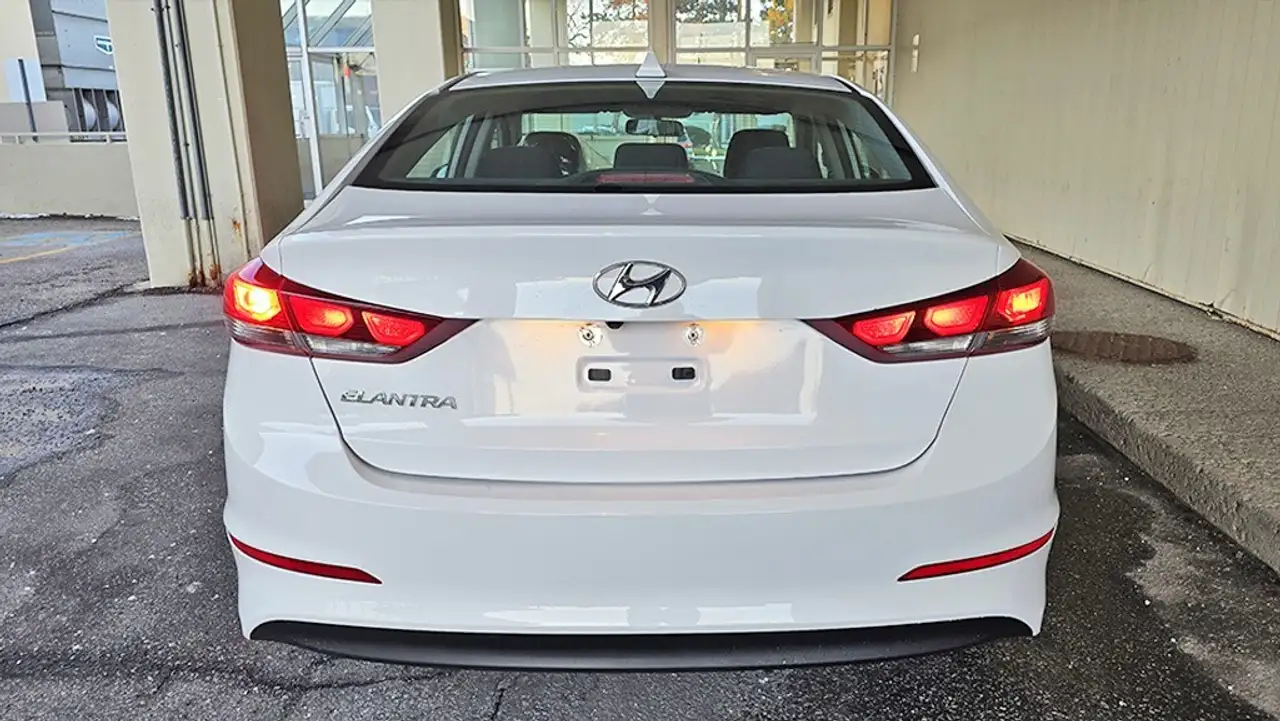Hyundai ELANTRA снимка Hyundai ELANTRA