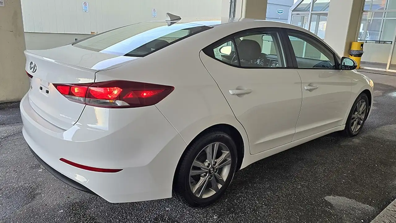 Hyundai ELANTRA снимка Hyundai ELANTRA