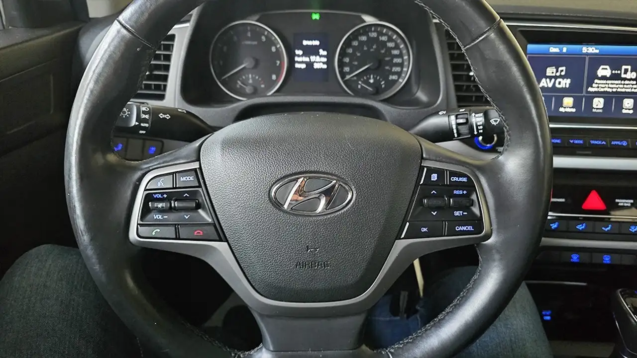 Hyundai ELANTRA снимка Hyundai ELANTRA