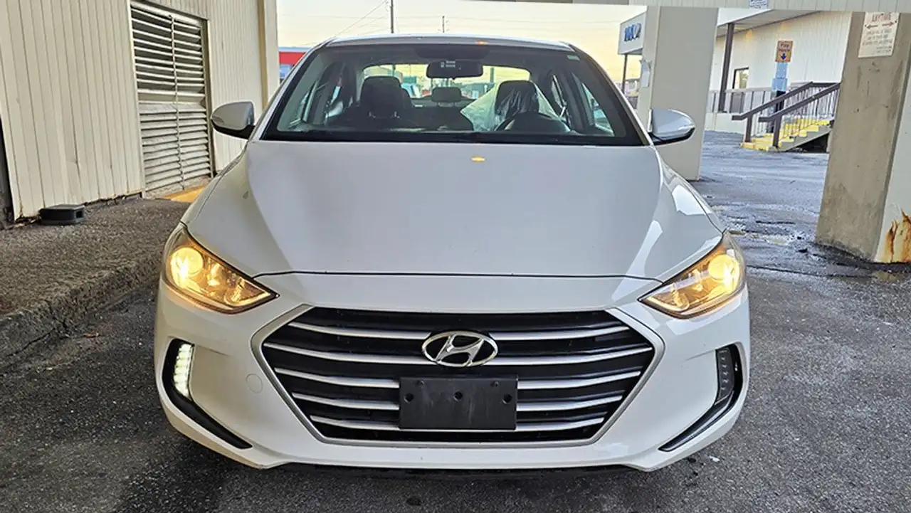 Hyundai ELANTRA снимка Hyundai ELANTRA