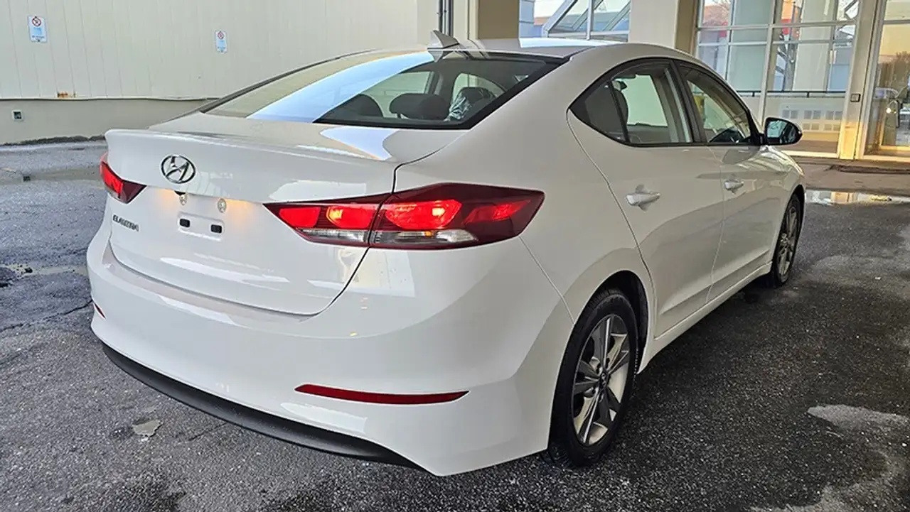 Hyundai ELANTRA снимка Hyundai ELANTRA