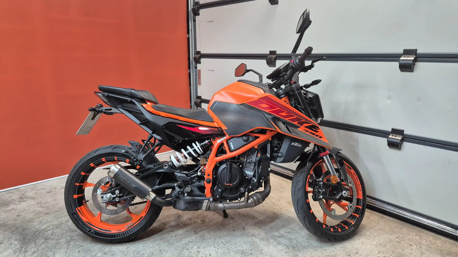 KTM 390 Duke Orange Mj 2024 mit Quickshifter Portocaliu - 1