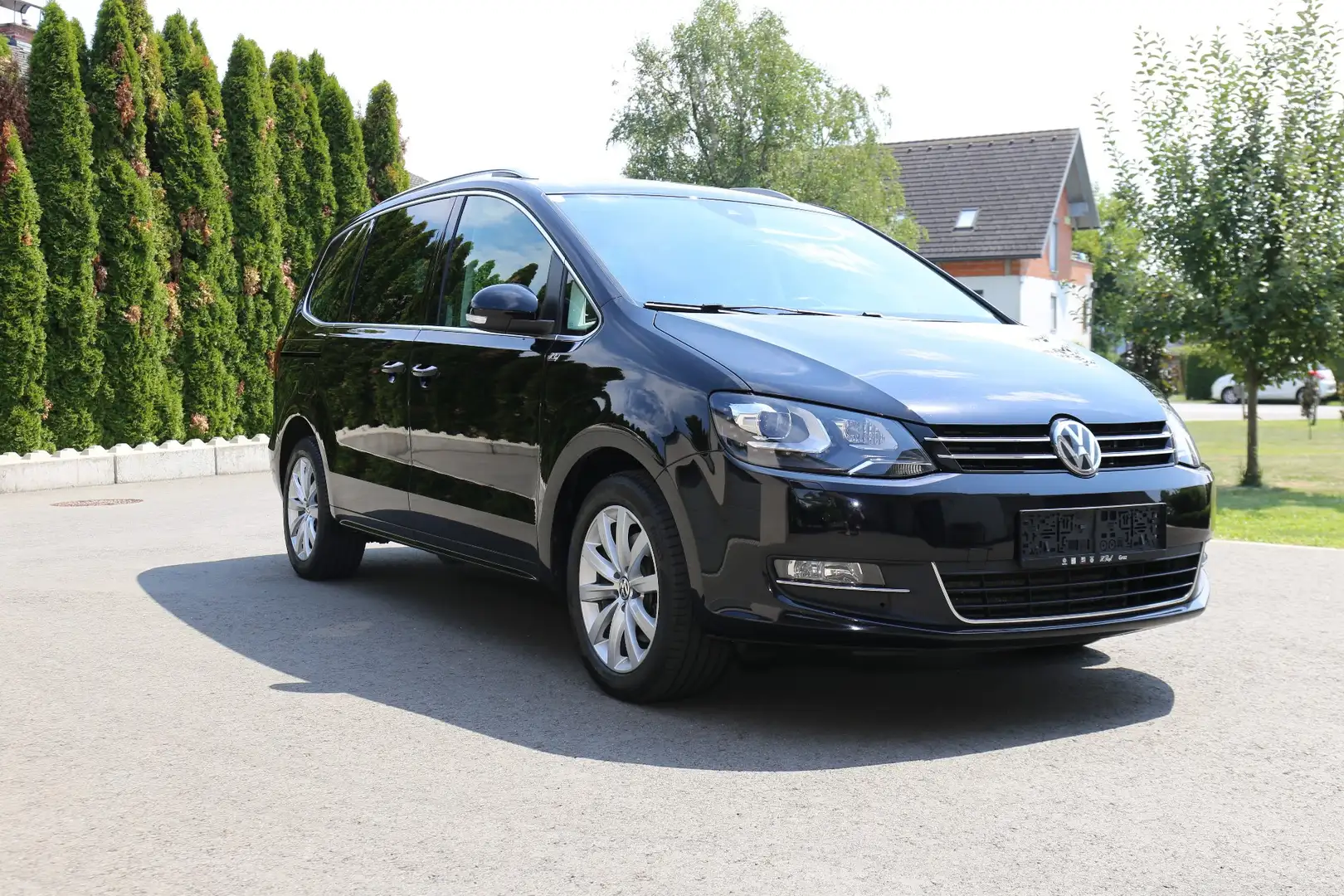 Volkswagen Sharan Business+ 1,4 TSI 7 Sitze/AHK/Navi/RFK/Unfallfrei - 1