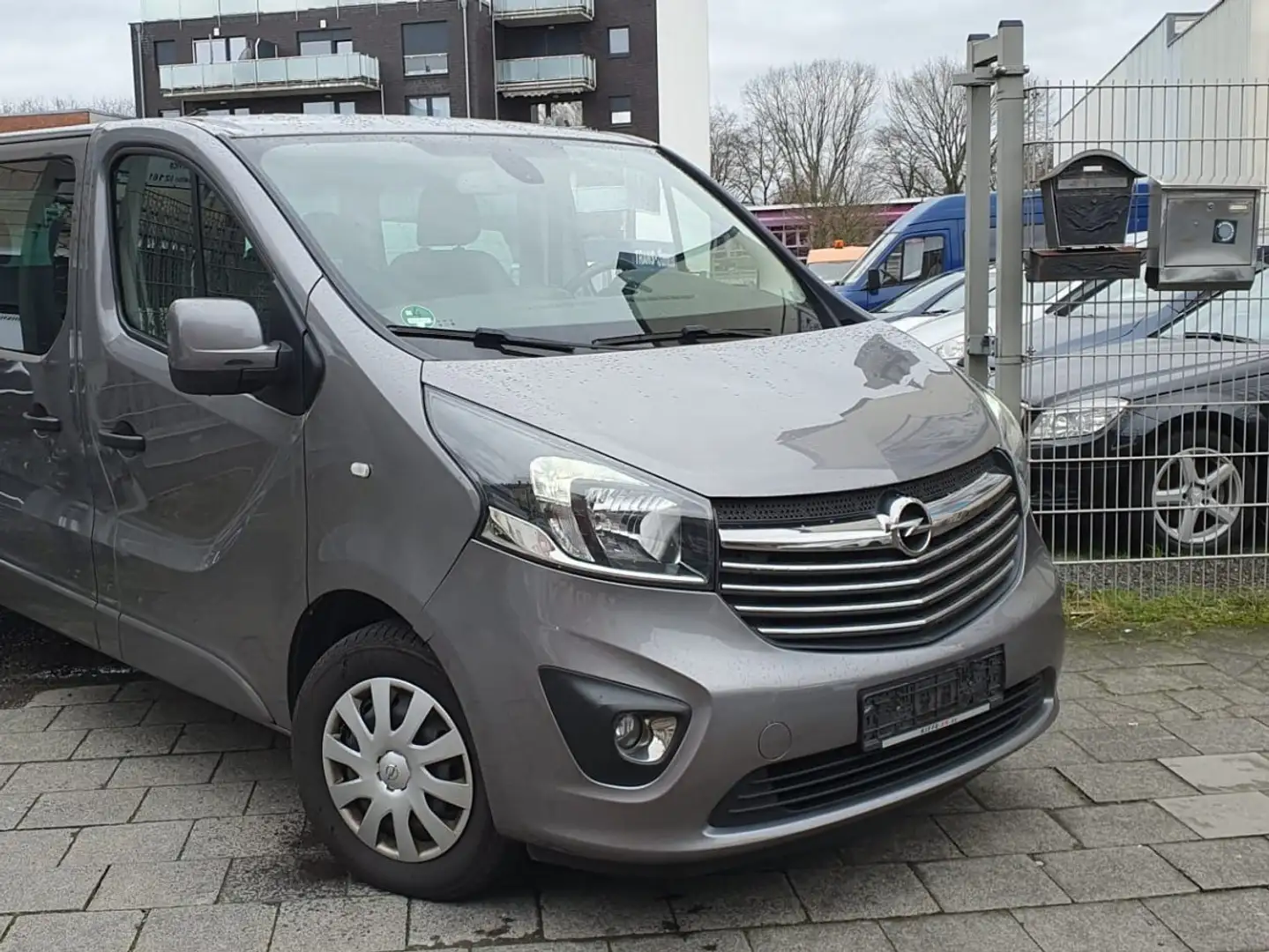Opel Vivaro 1.6 CDTI ,9 Sitze, Navi,Scheckheft Grau - 1