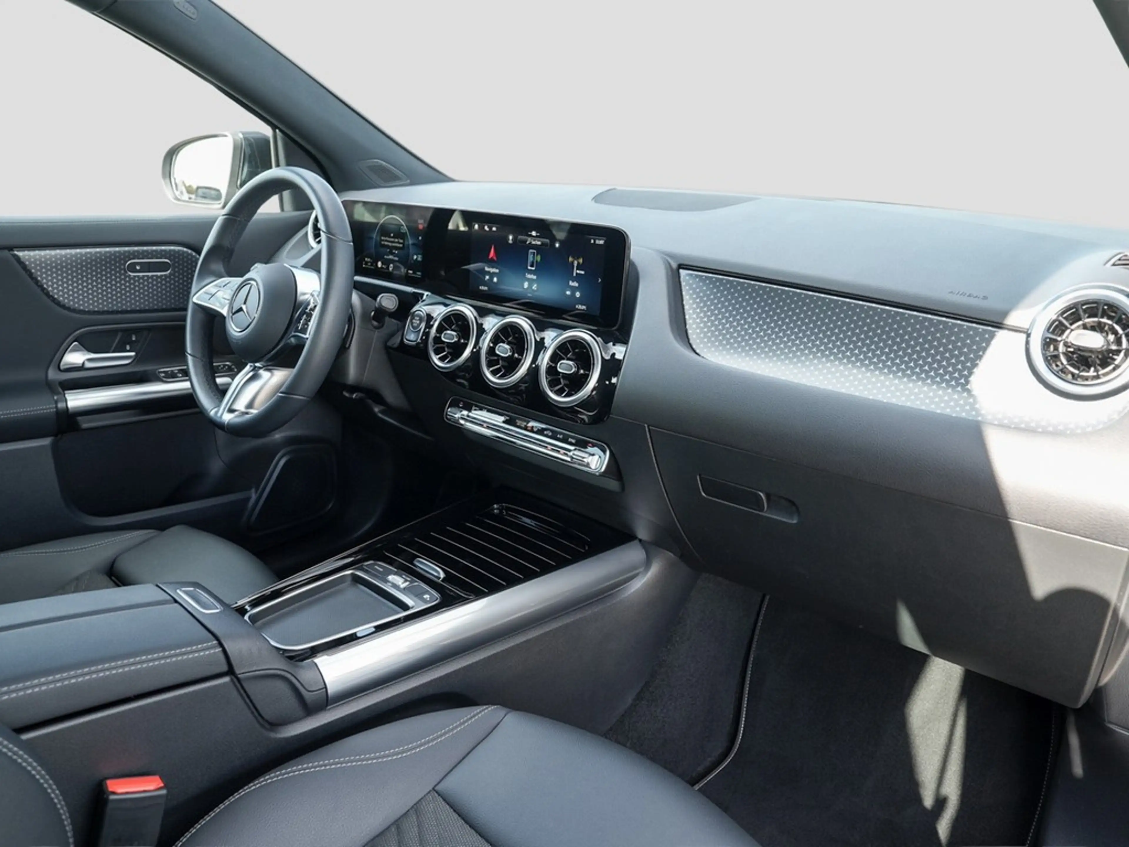 Mercedes-Benz GLA 200 Desingpaket Advanced *LED*AHK*Navi*Kamera*Kessy... — photo 8