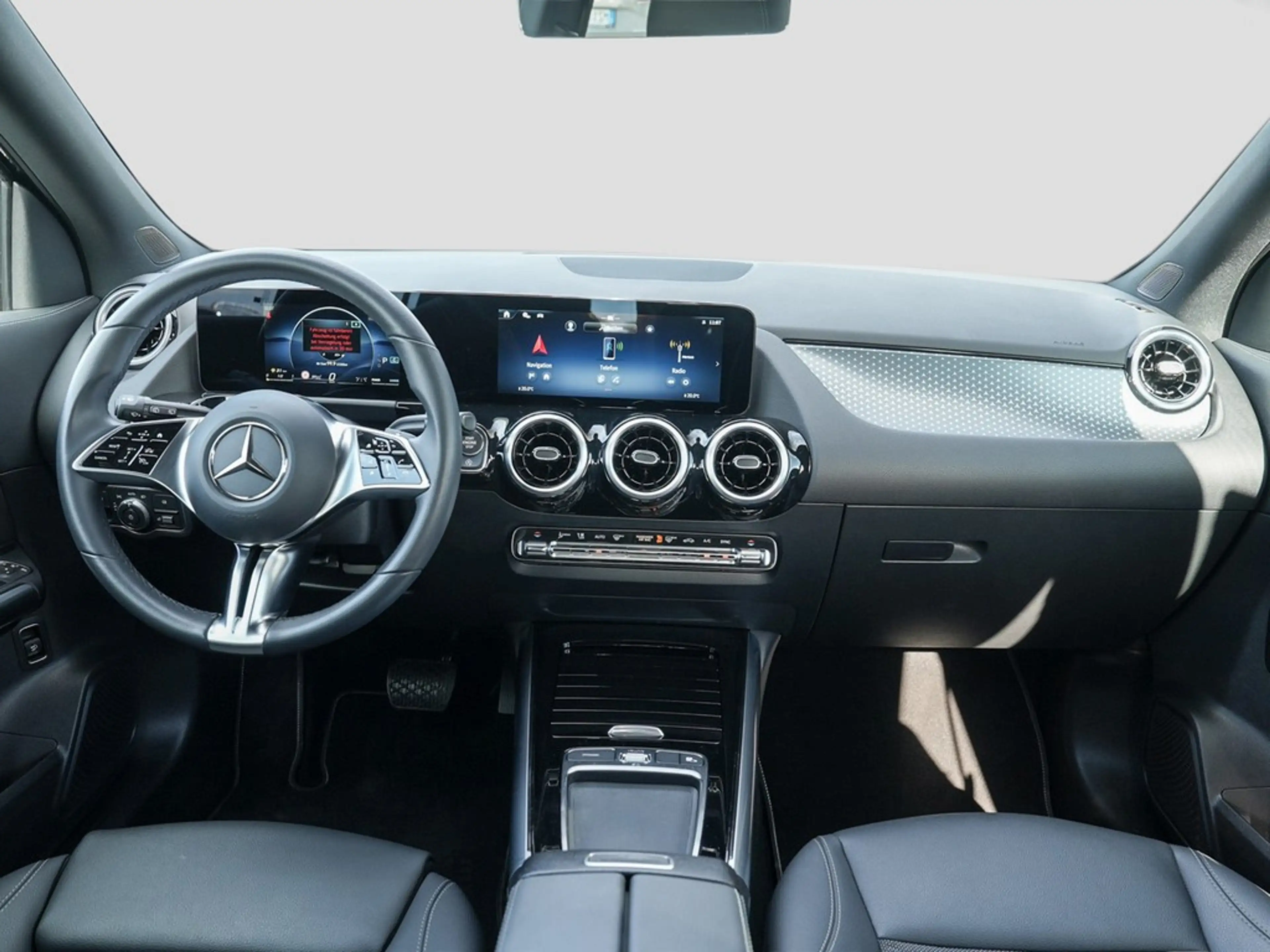 Mercedes-Benz GLA 200 Desingpaket Advanced *LED*AHK*Navi*Kamera*Kessy... — photo 12