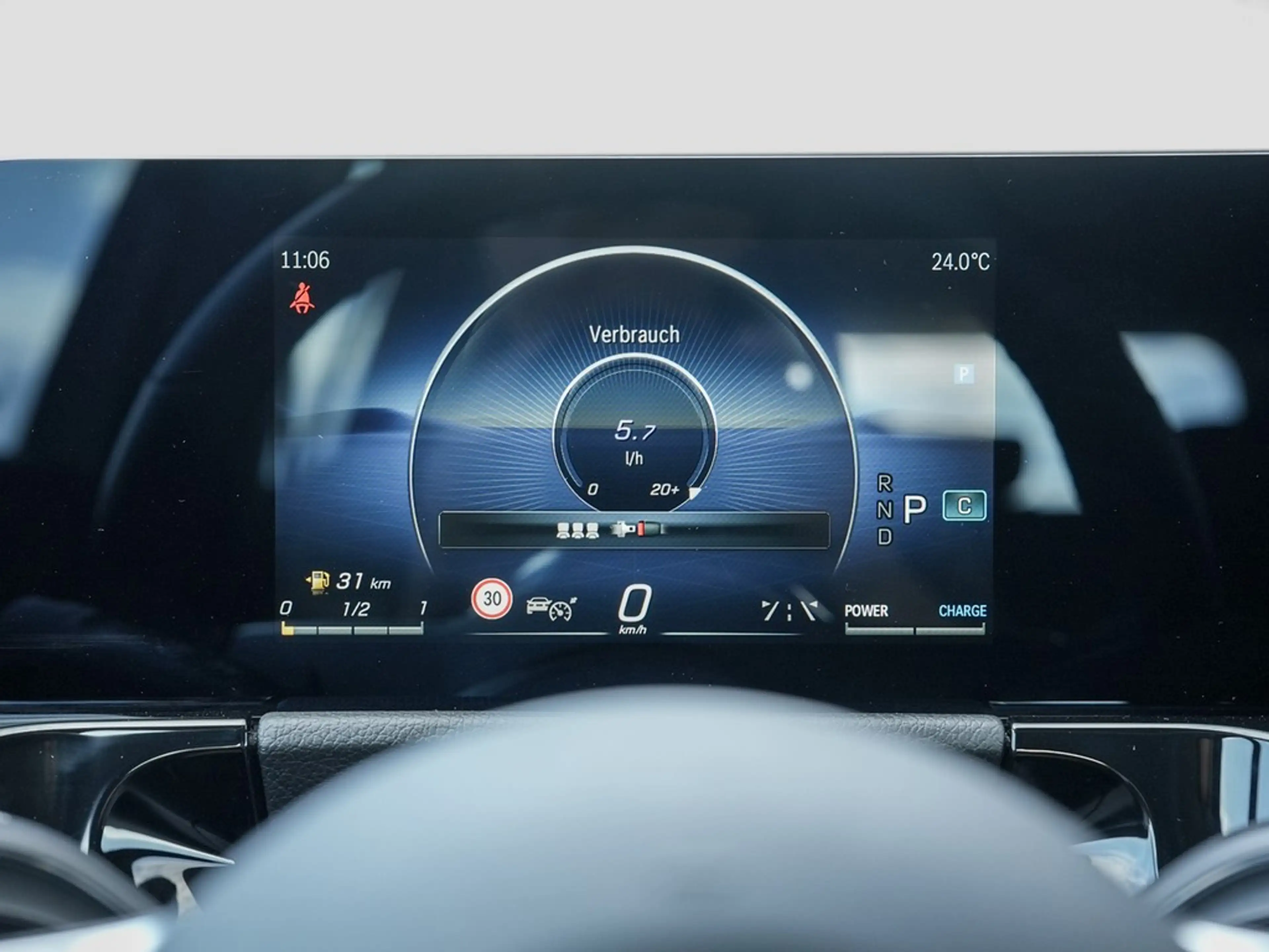 Mercedes-Benz GLA 200 Desingpaket Advanced *LED*AHK*Navi*Kamera*Kessy... — photo 14