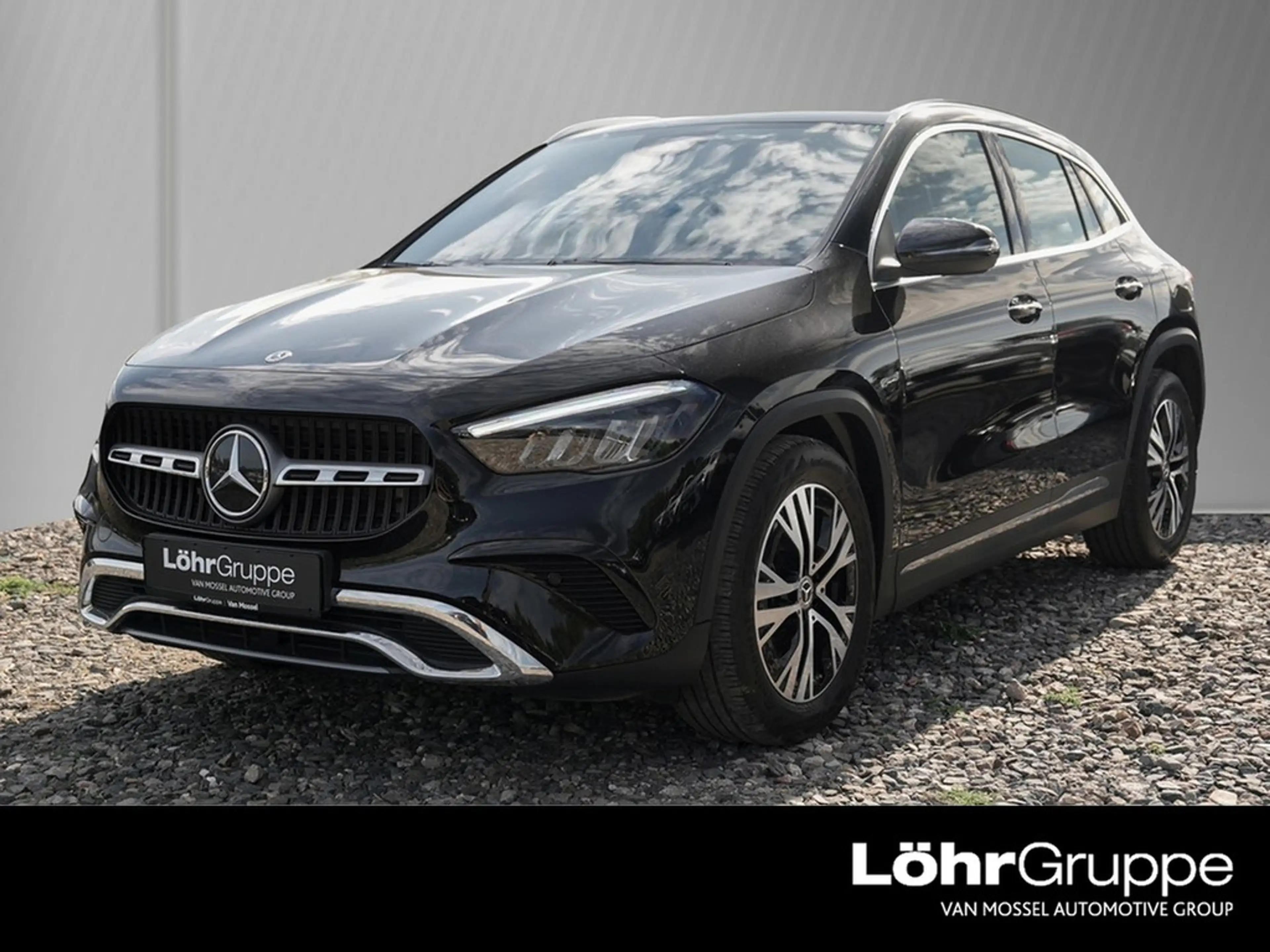 Mercedes-Benz GLA 200 Desingpaket Advanced *LED*AHK*Navi*Kamera*Kessy...