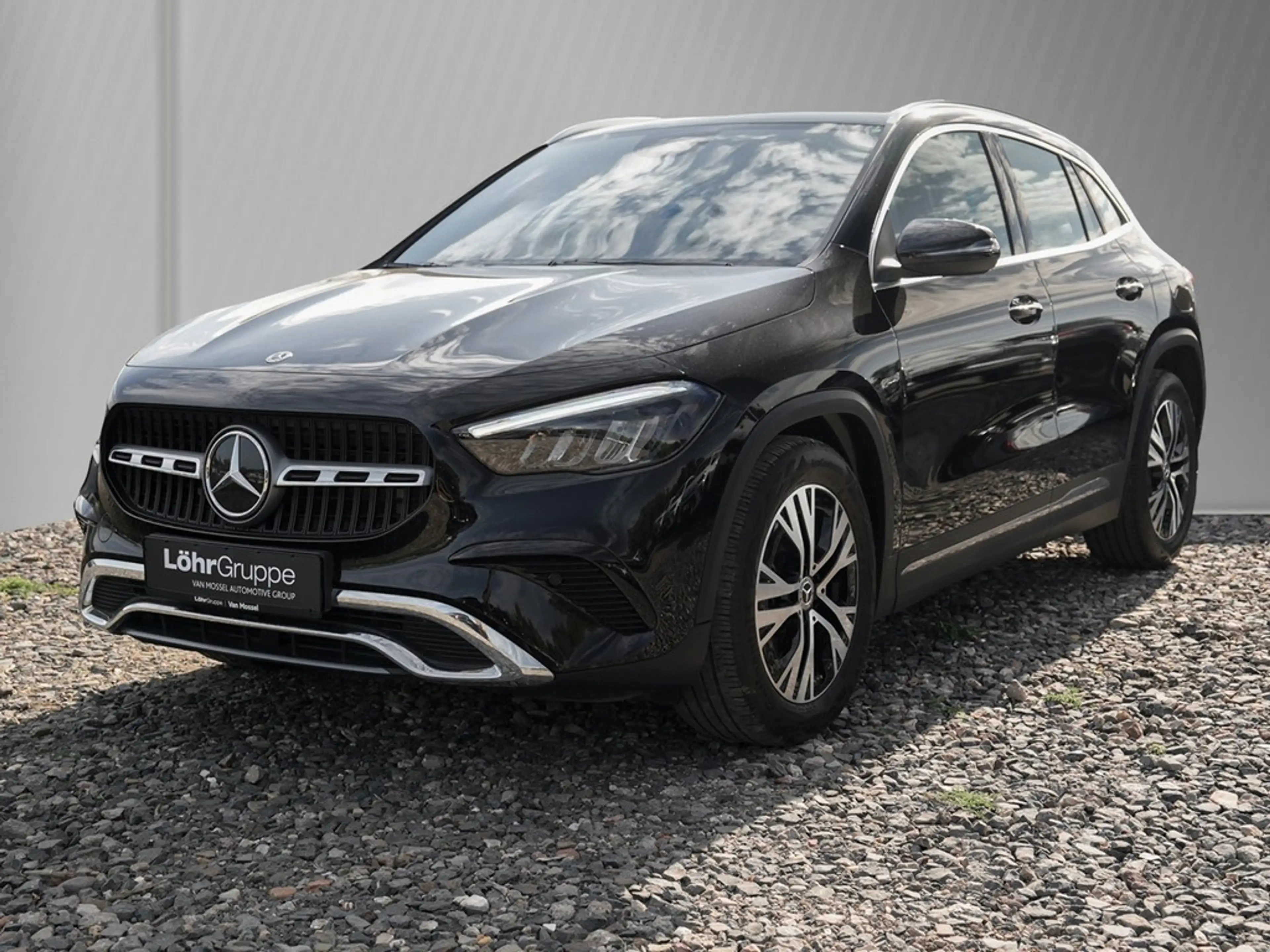 Mercedes-Benz GLA 200 Desingpaket Advanced *LED*AHK*Navi*Kamera*Kessy... — photo 2