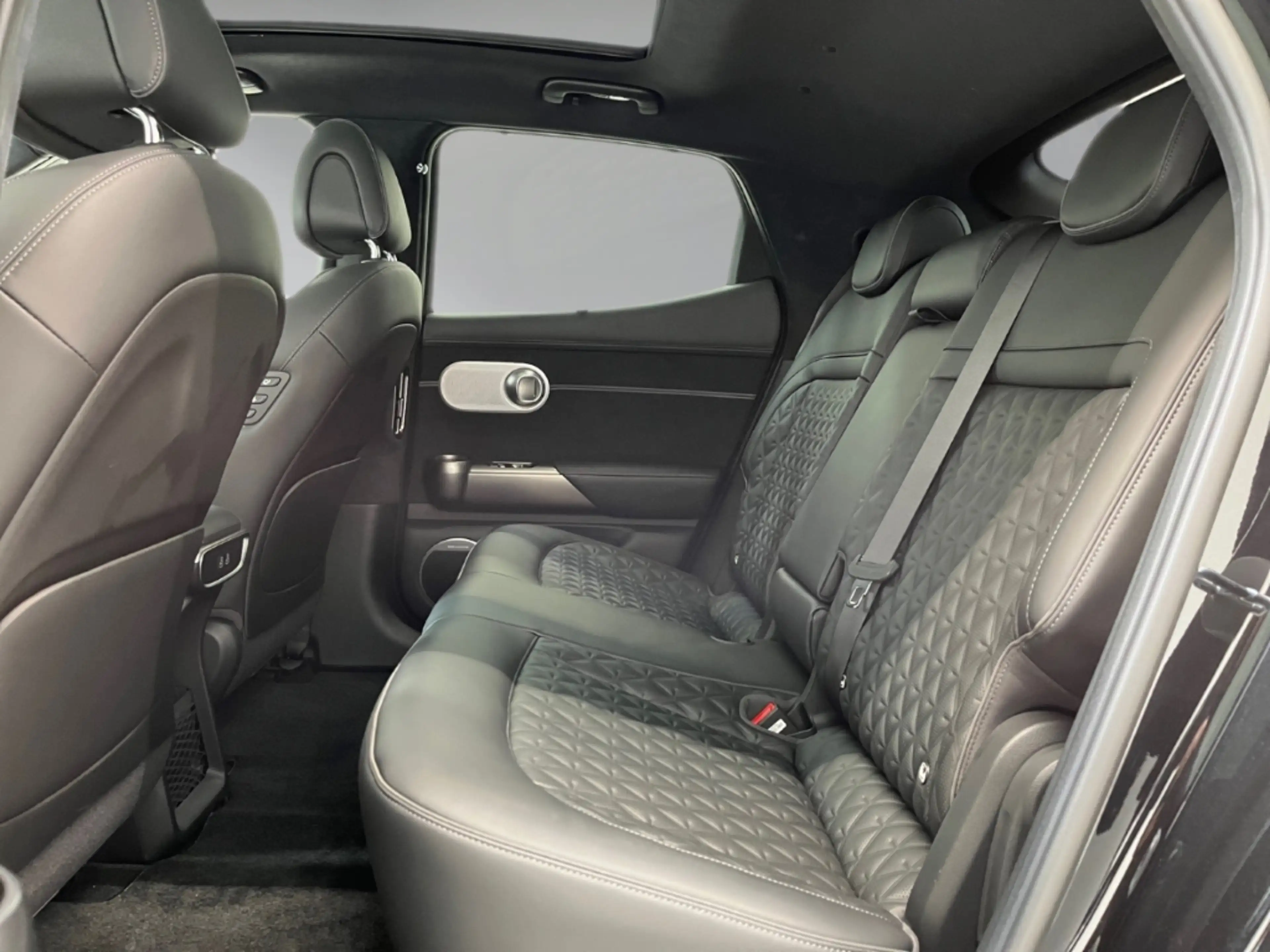 Genesis GV60 Sport Elektro 4WD Sportpaket Panorama Memory Sitze — photo 14
