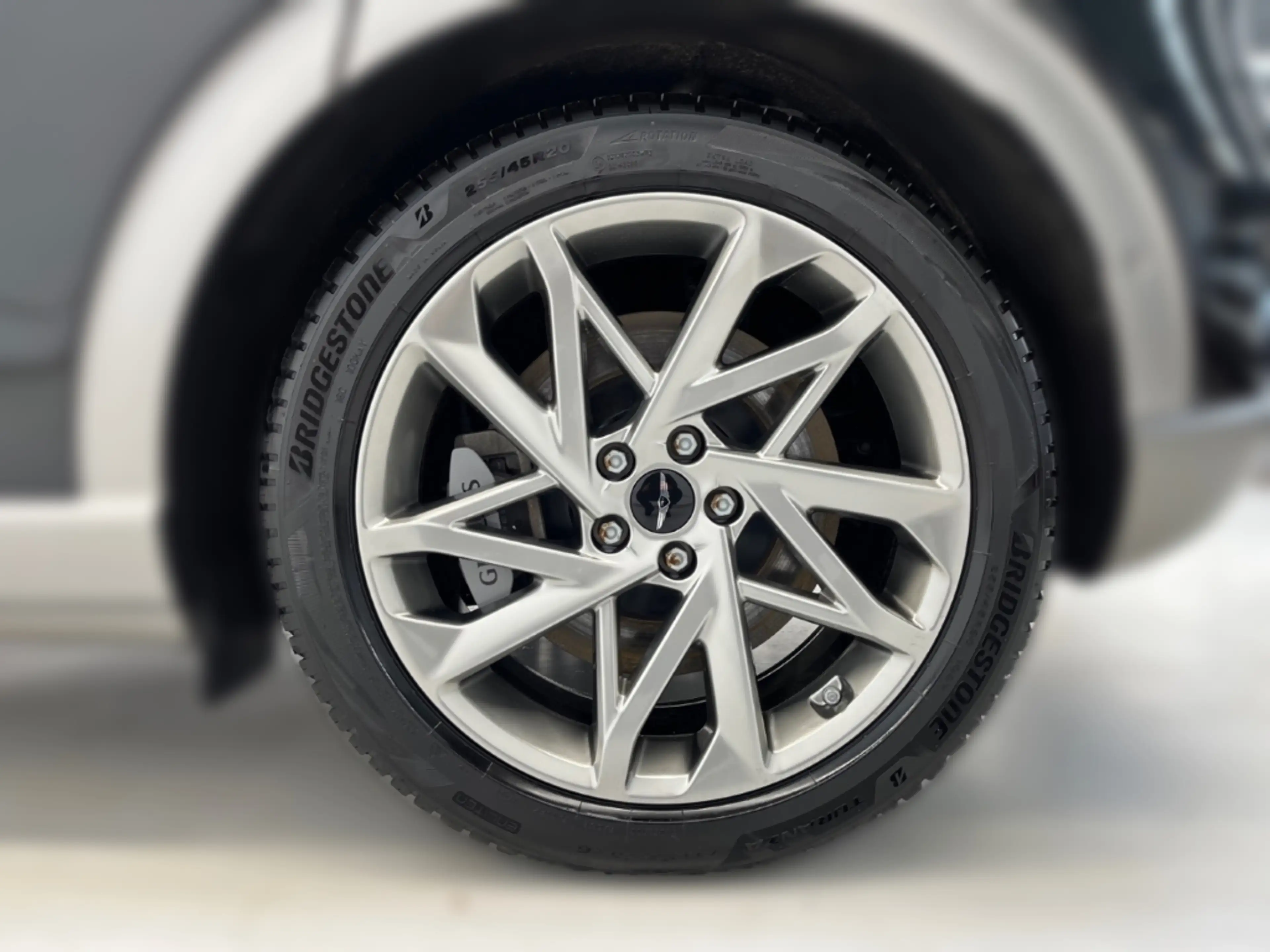 Genesis GV60 Sport Elektro 4WD Sportpaket Panorama Memory Sitze — photo 9