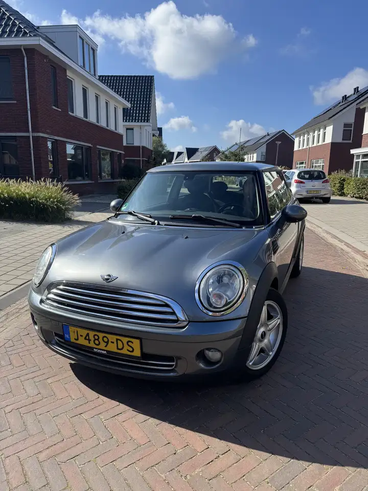 MINI Cooper 1.6 One — photo 1 of 20