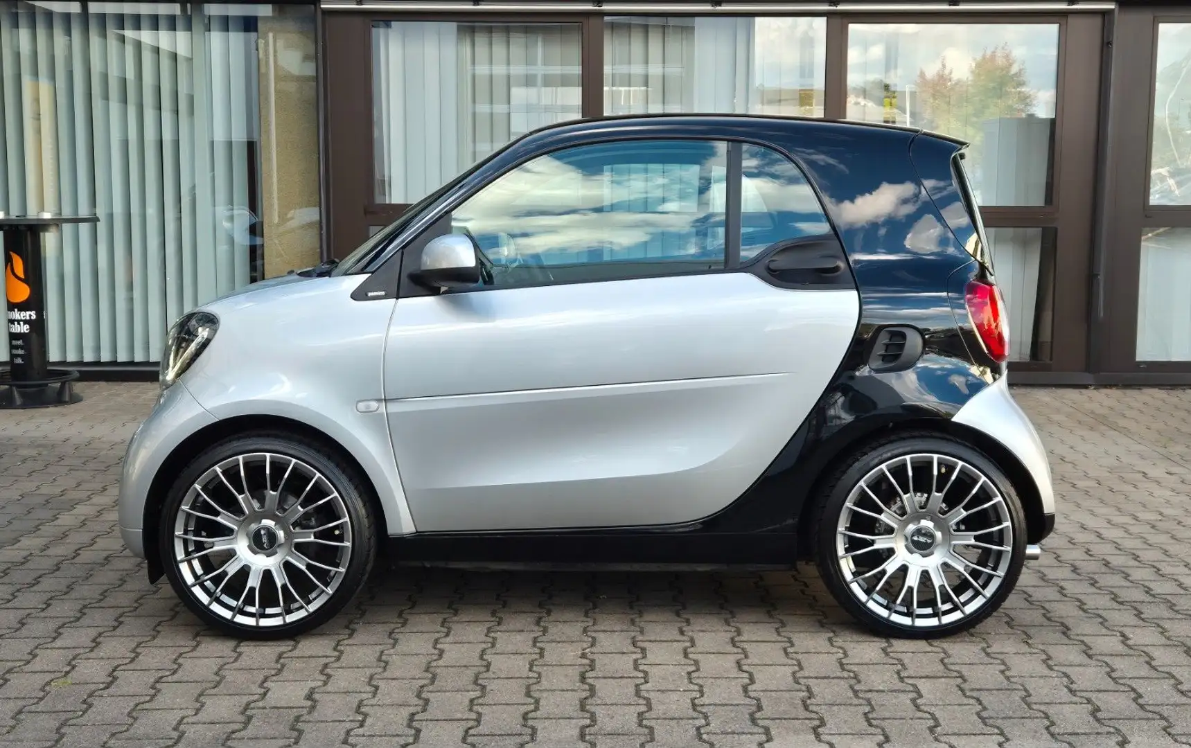 smart forTwo 117 PS Aut. PANO/SHZ/18 ZOLL/TEMPO/LED Grau - 1