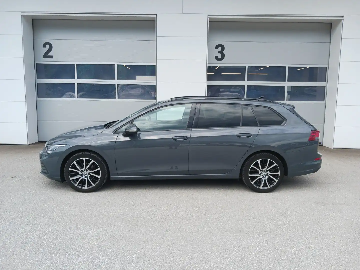 Volkswagen Golf Variant Life eTSI Grau - 2