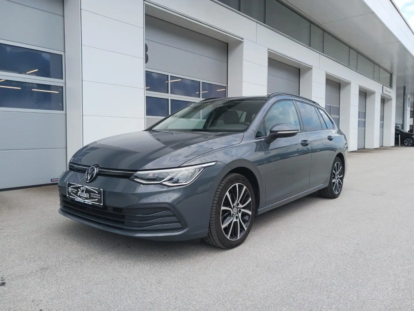 Volkswagen Golf Variant Life eTSI Grau - 1