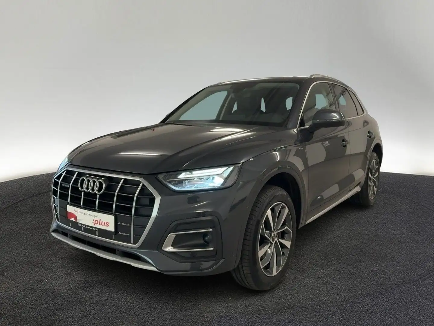 Audi Q5 Advanced 40 TDI qu.S tr. AHK LED RFK PANO Grau - 2