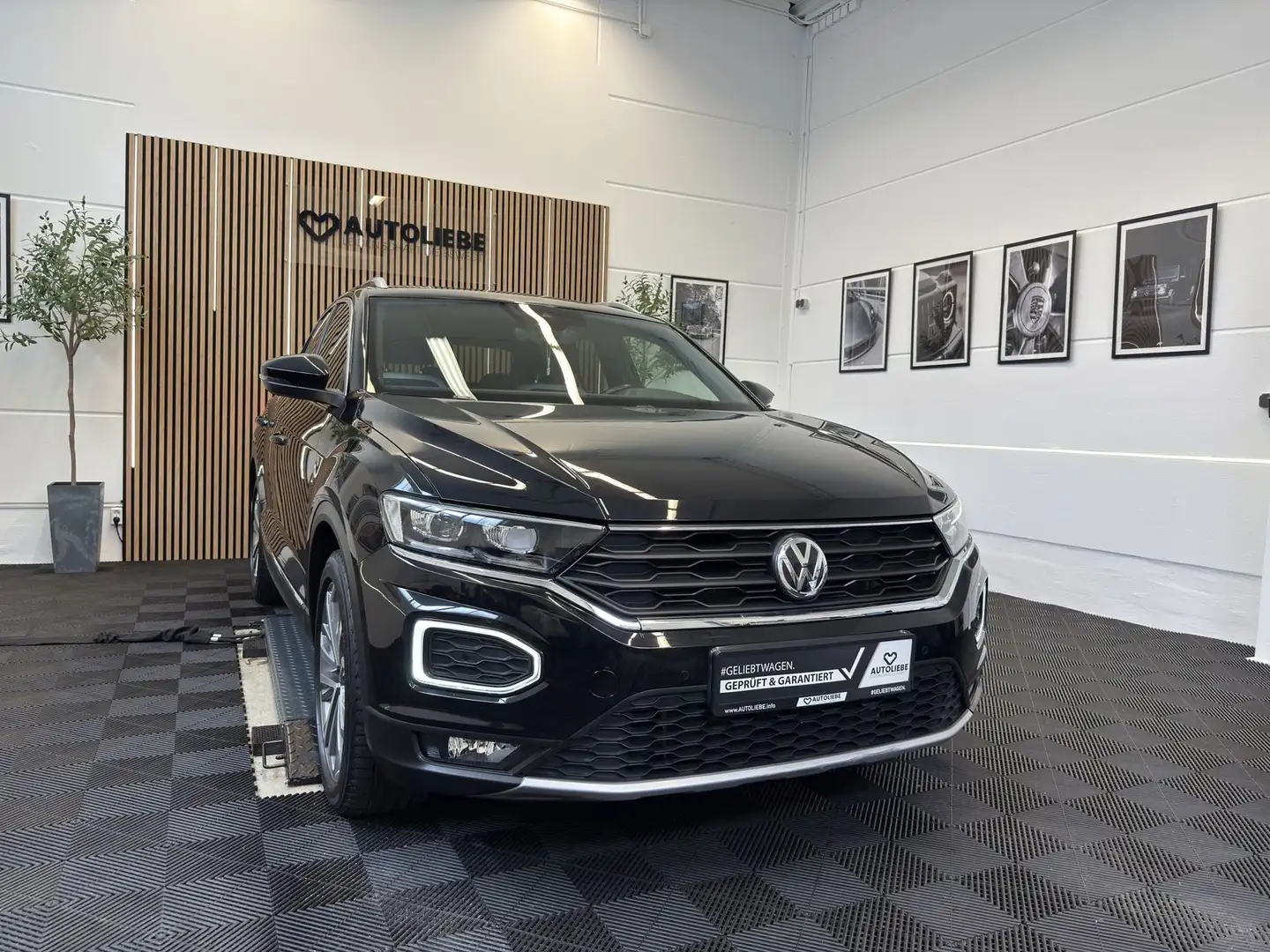 Volkswagen T-Roc 2.0 TSI Sport 4Motion AHK*DSG*RFK*2HAND Schwarz - 1