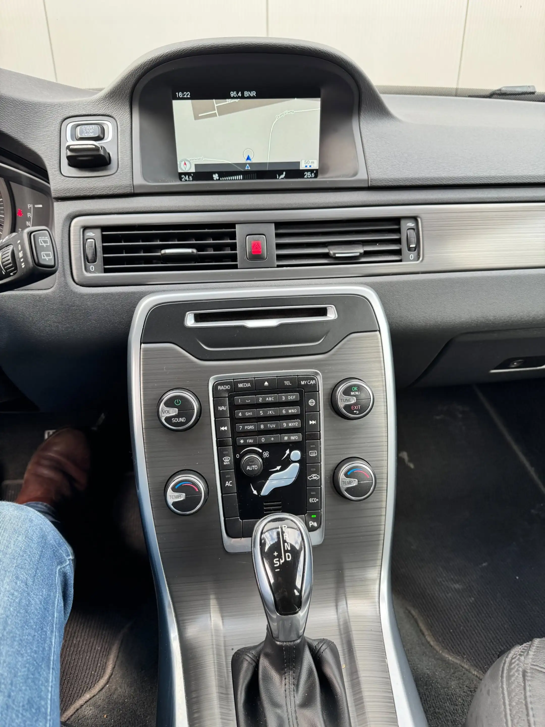 Volvo XC70 2.0 D4 FWD Dynamic Edition LEDER NAVI CLIMA — photo 10