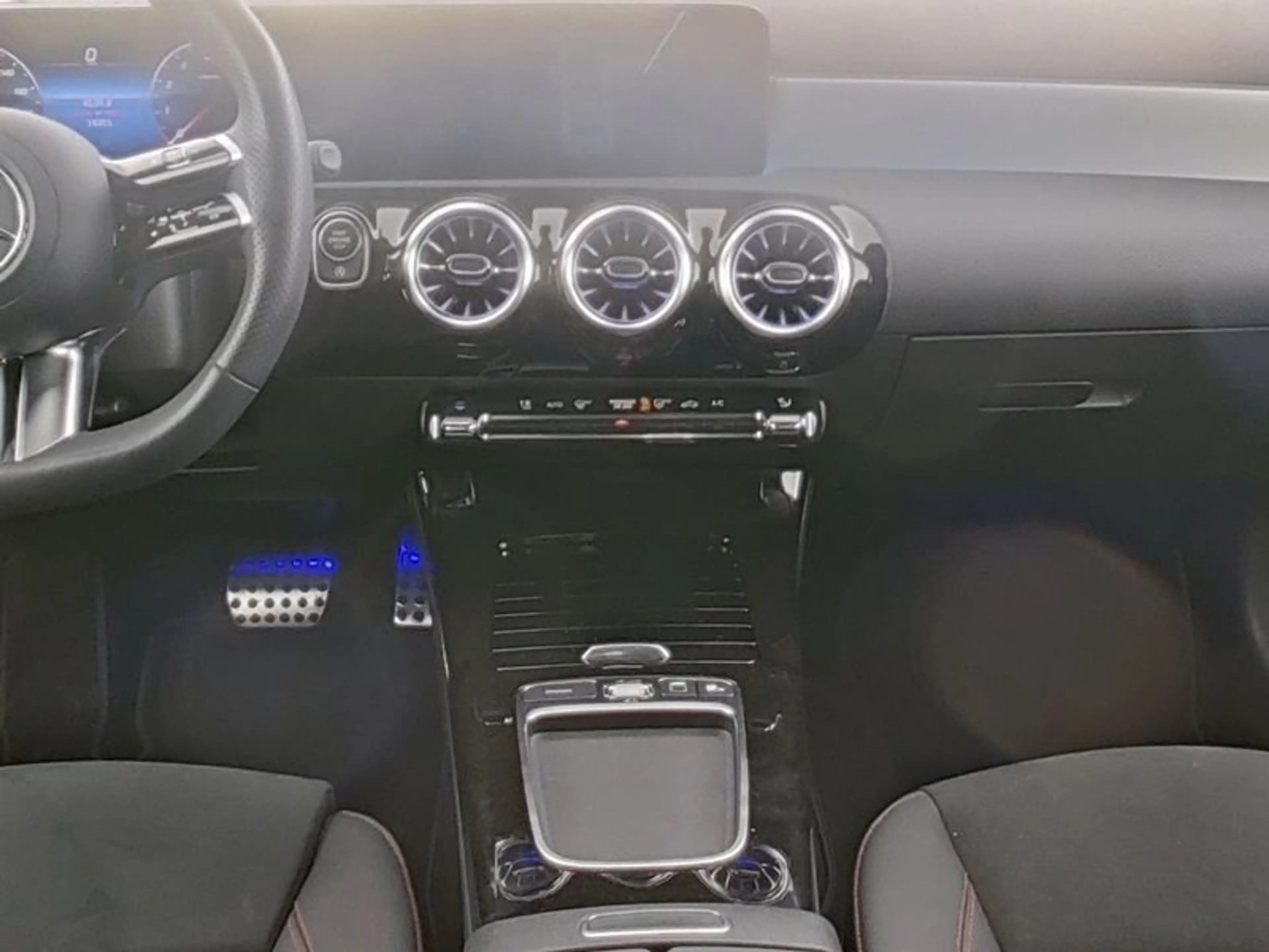 Mercedes-Benz A 200 AMG Adv. Plus*Distronic*Totwink*Kamera*LED — photo 4