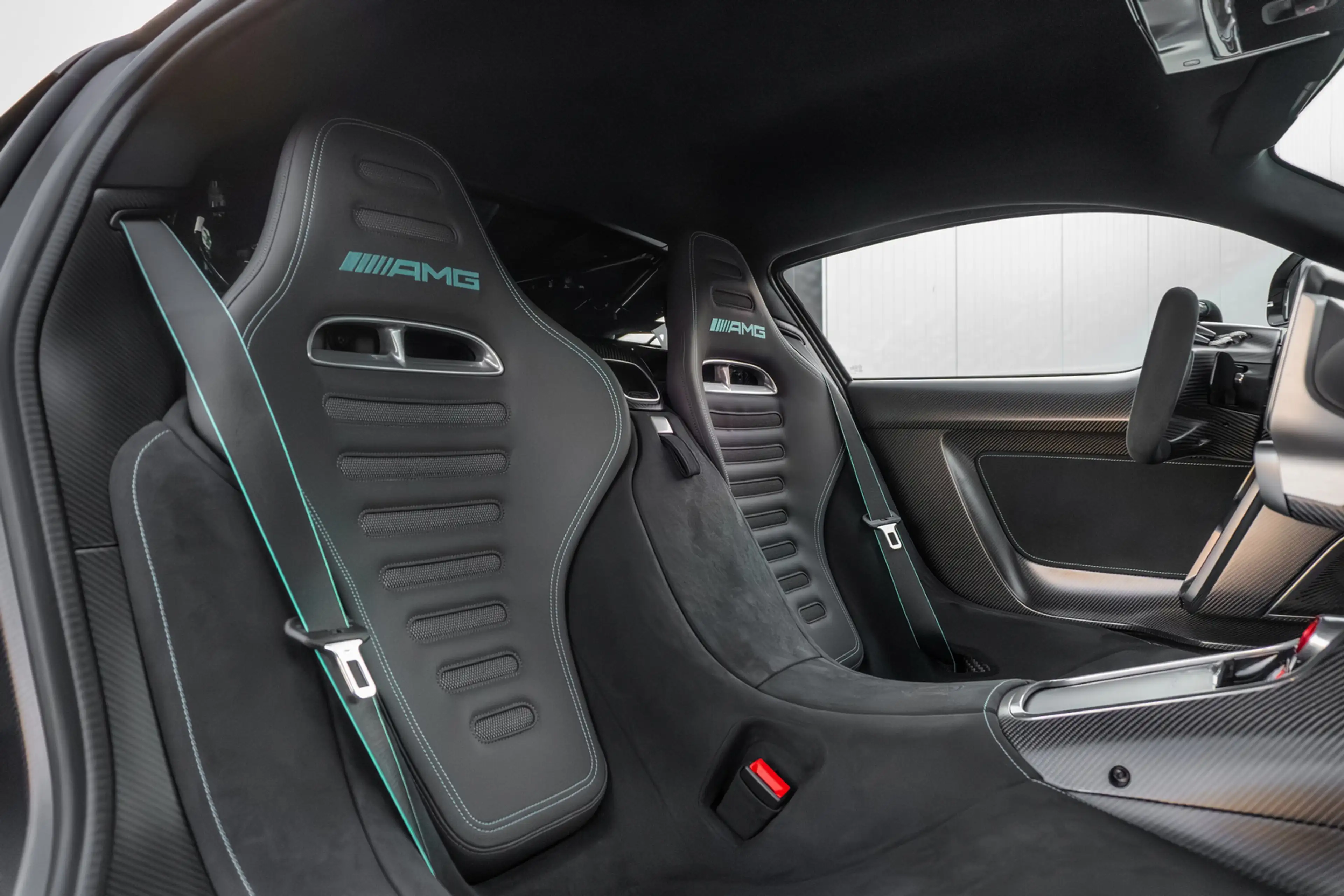 Mercedes-Benz AMG ONE - Black - EU Delivery - Available Now! — photo 4