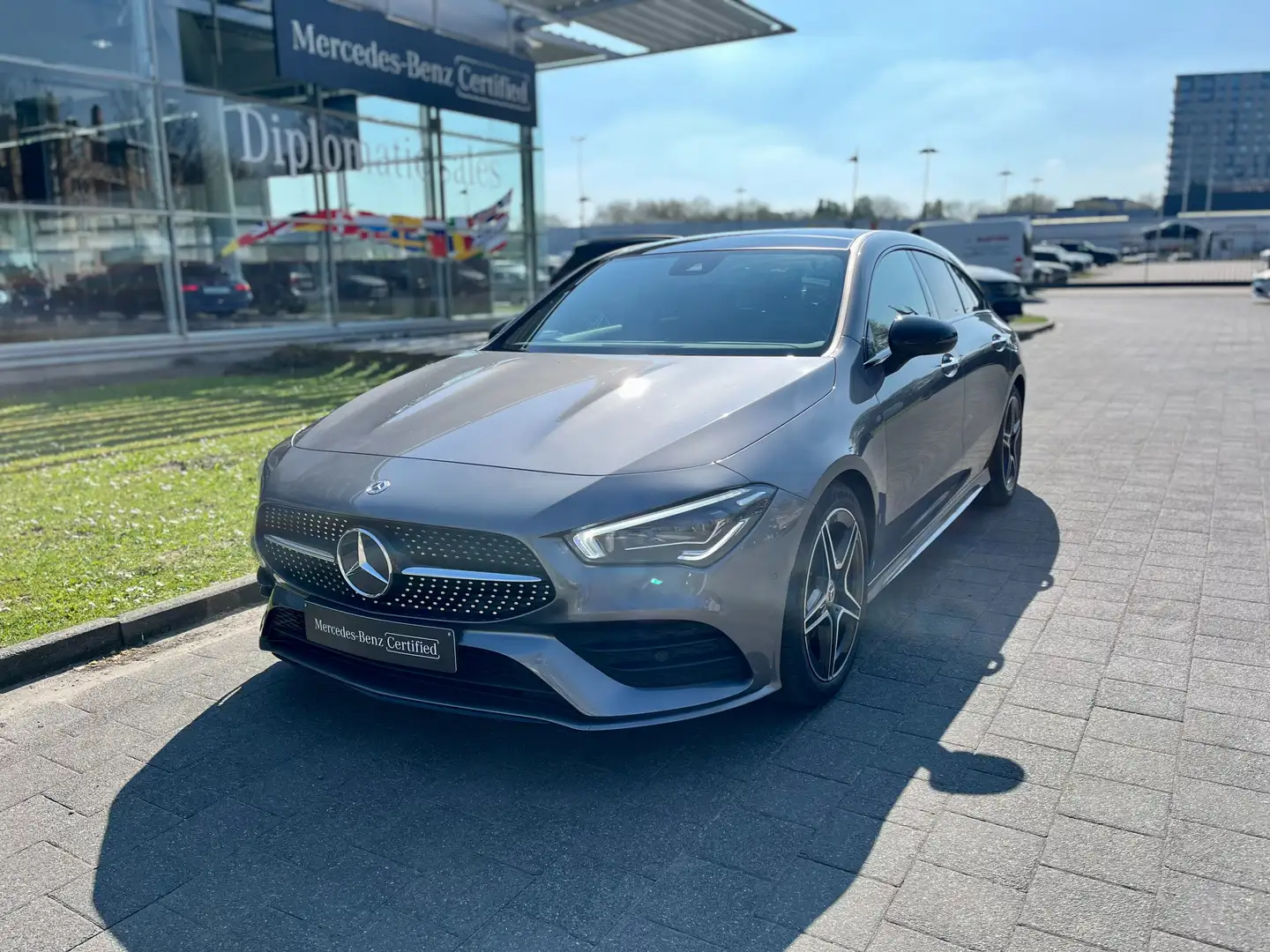 Mercedes-Benz CLA 180 Shooting Brake AMG Line Grijs - 1