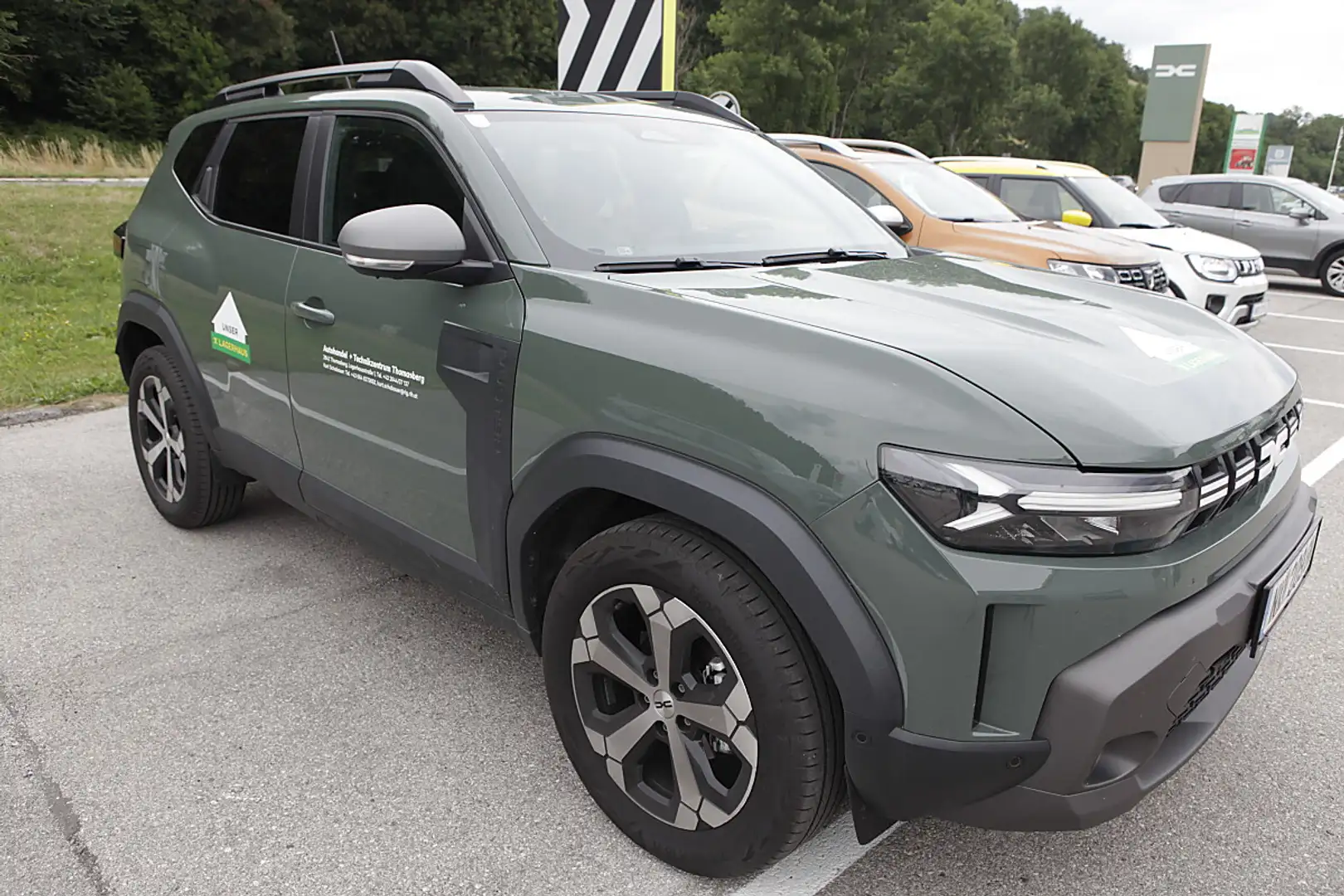 Dacia Duster TCe 140 MHEV Journey Grün - 2