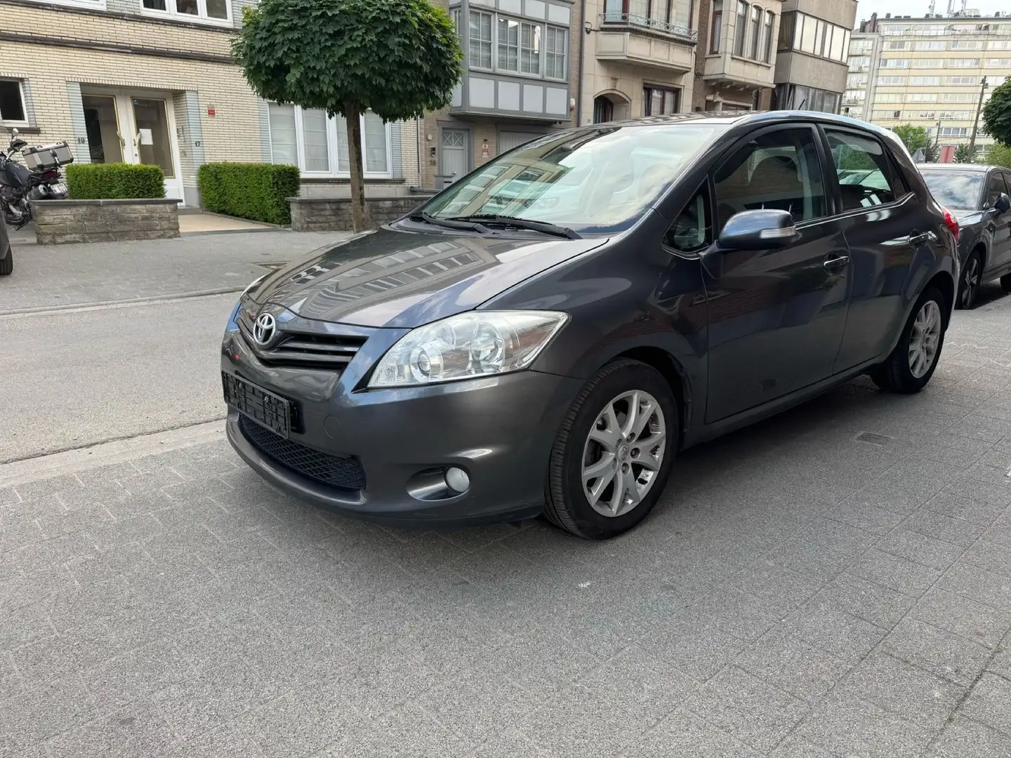 Toyota Auris 1.33i VVT-i sol full service *BELGE*0485905657 Grijs - 2