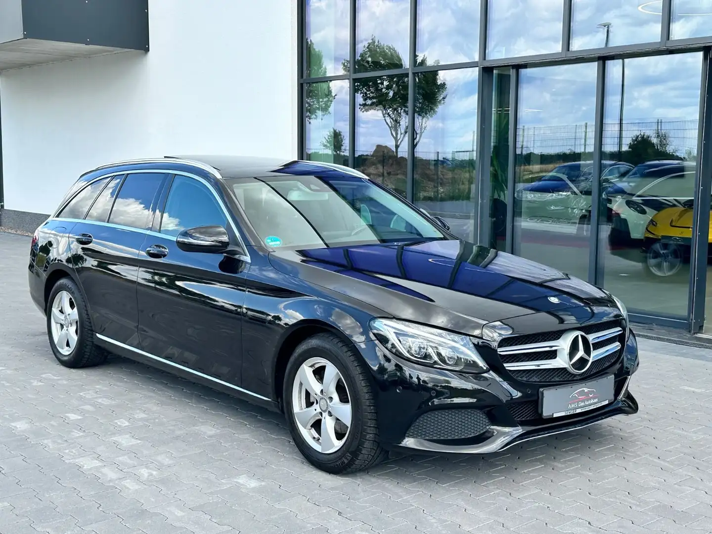 Mercedes-Benz C 180 T Aut. Navi LED Panorama Schwarz - 2