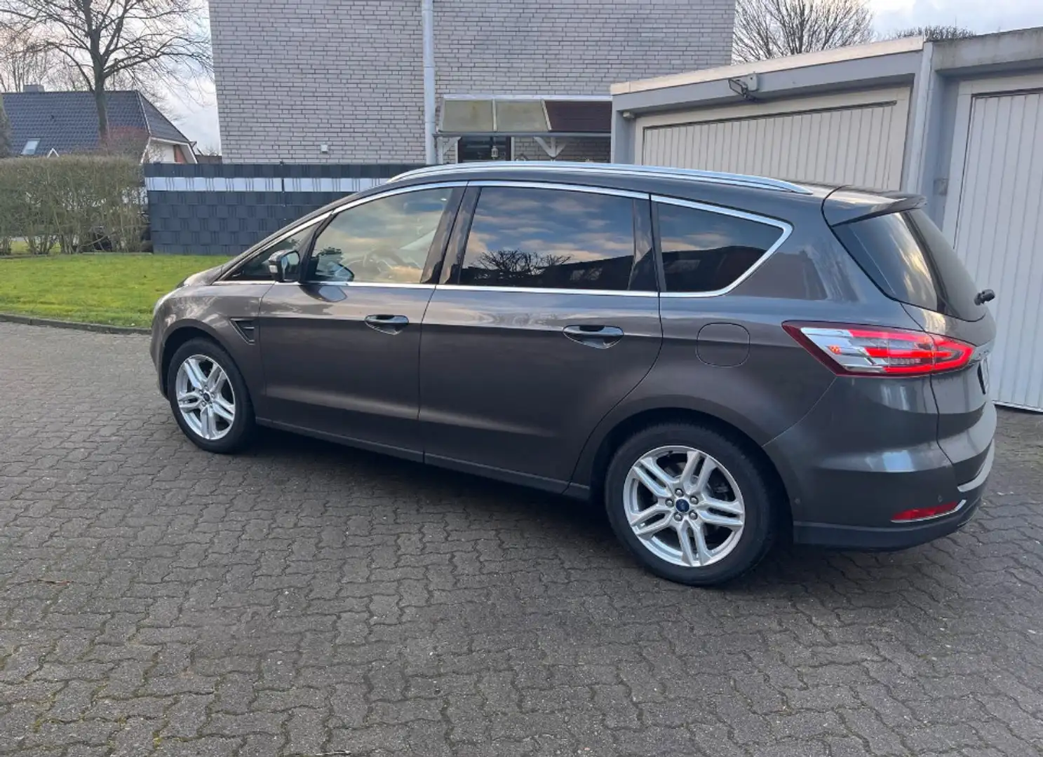 Ford S-Max 1.5 Eco Boost Start-Stopp Titanium Grau - 2