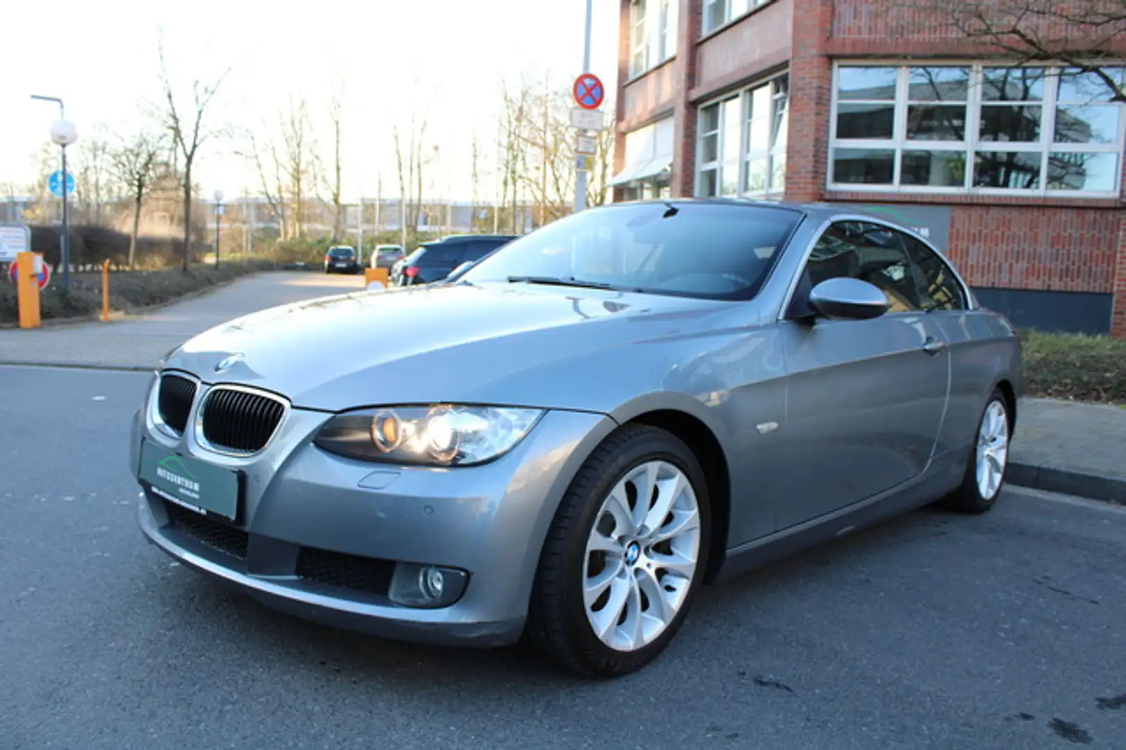 BMW 320 i Cabrio Aut. Leder/Xenon/Memory/Standhzg Šedá - 2