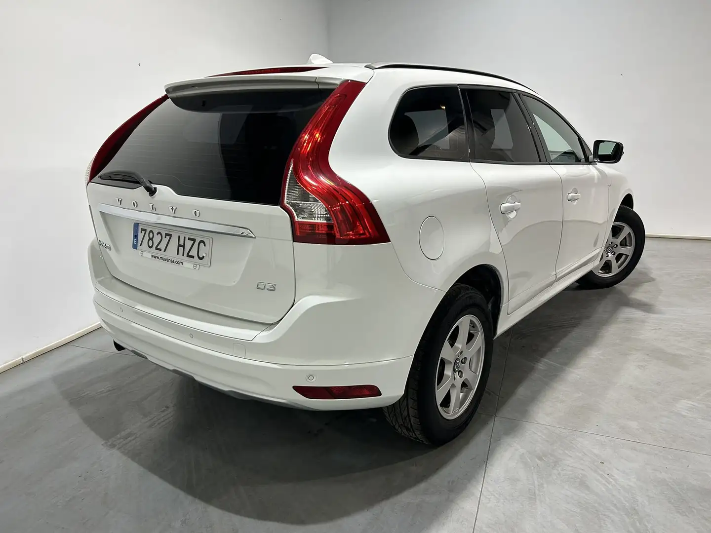 Volvo XC60 D3 Kinetic 136 Blanc - 2