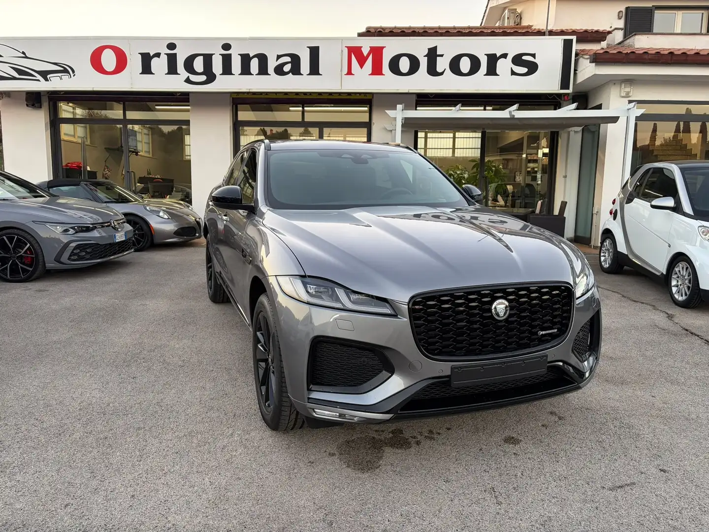 Jaguar F-Pace F-Pace 2.0d i4 mhev R-Dynamic SE awd 204cv auto Gri - 1