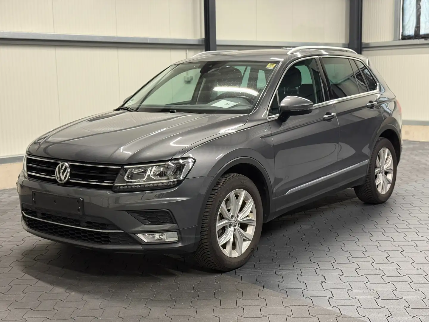 Volkswagen Tiguan 2.0 TDI Highline 4Motion **1.HAND** Grau - 1
