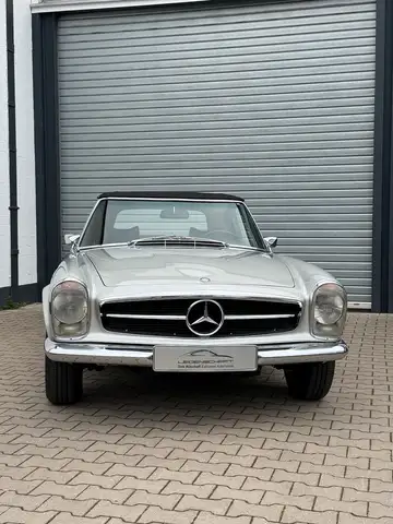 Mercedes-Benz SL 280 280 SL  R 113 Pagode. Deutsches Fahrzeug