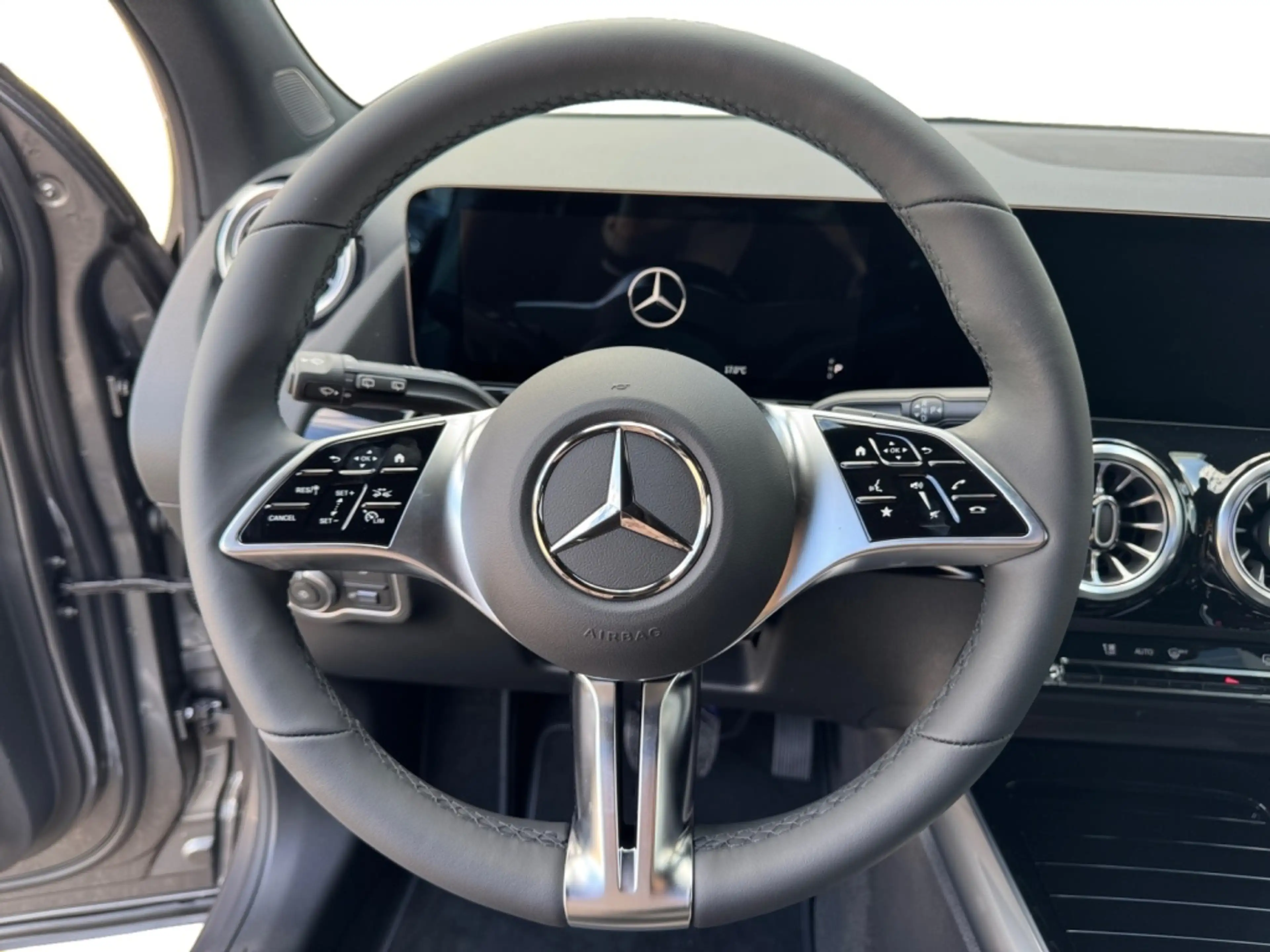 Mercedes-Benz GLA 180 MBUX+Progressive+Night+Fahrassist+AHK — photo 11