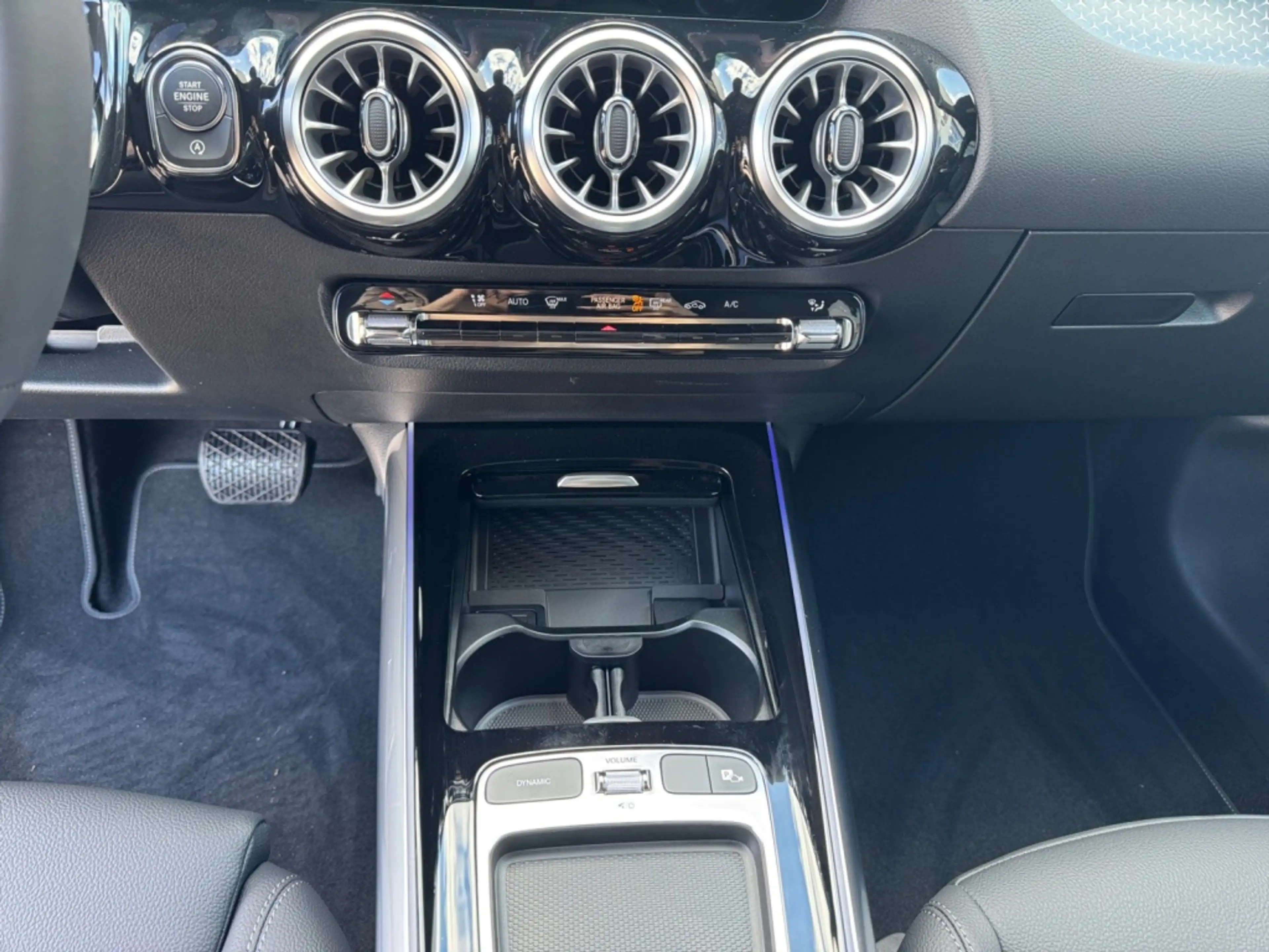 Mercedes-Benz GLA 180 MBUX+Progressive+Night+Fahrassist+AHK — photo 15