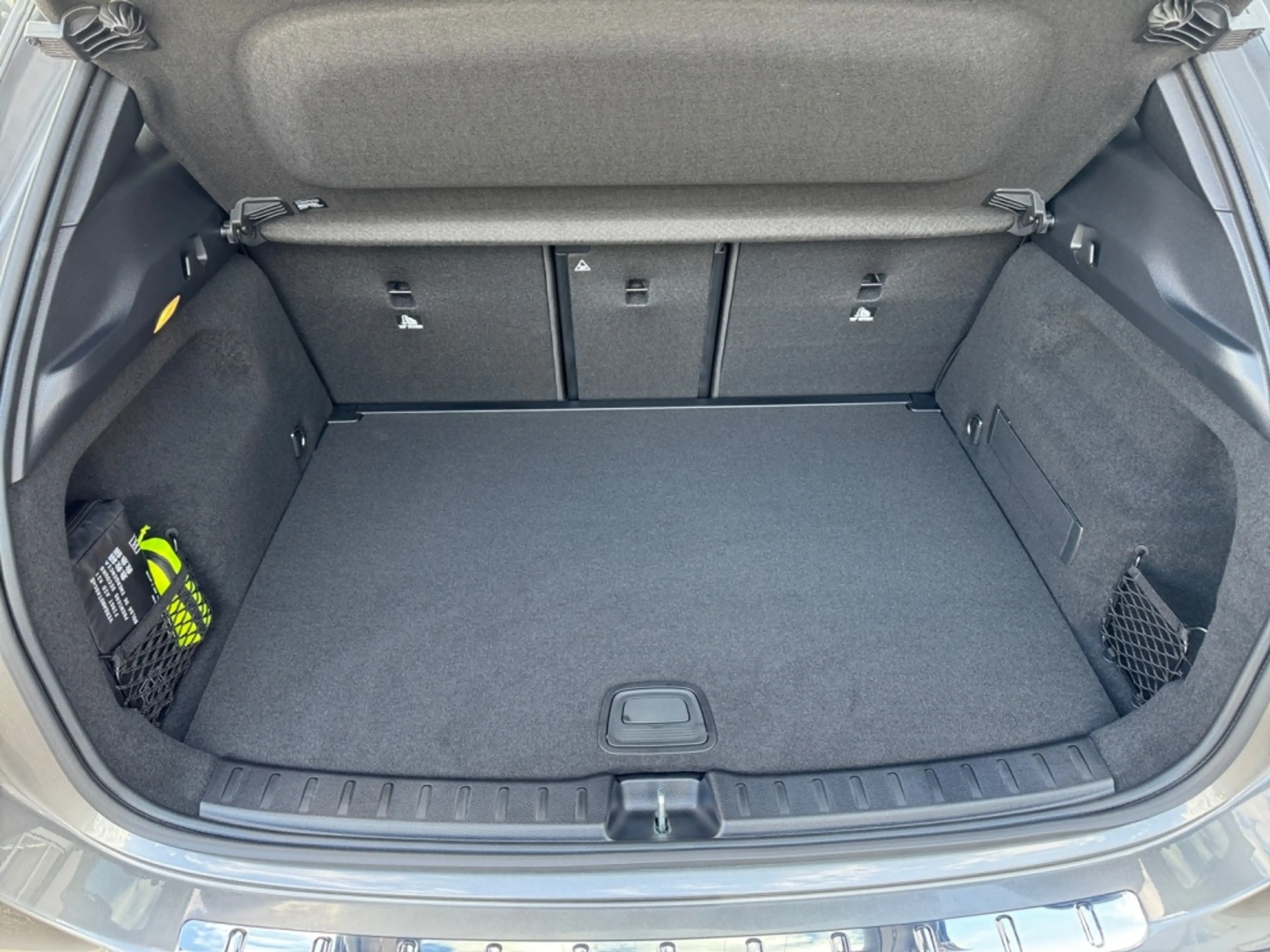 Mercedes-Benz GLA 180 MBUX+Progressive+Night+Fahrassist+AHK — photo 13