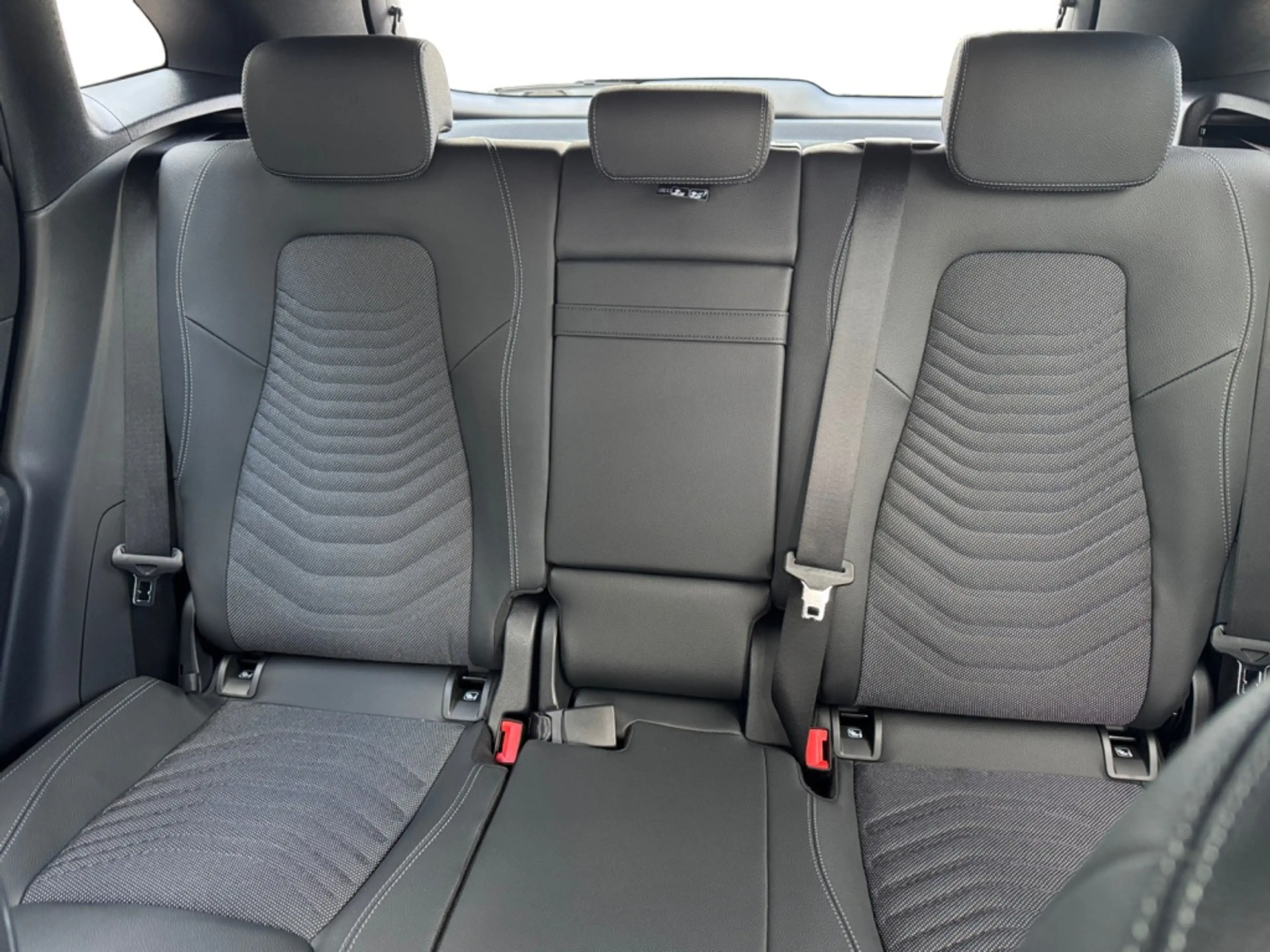 Mercedes-Benz GLA 180 MBUX+Progressive+Night+Fahrassist+AHK — photo 8
