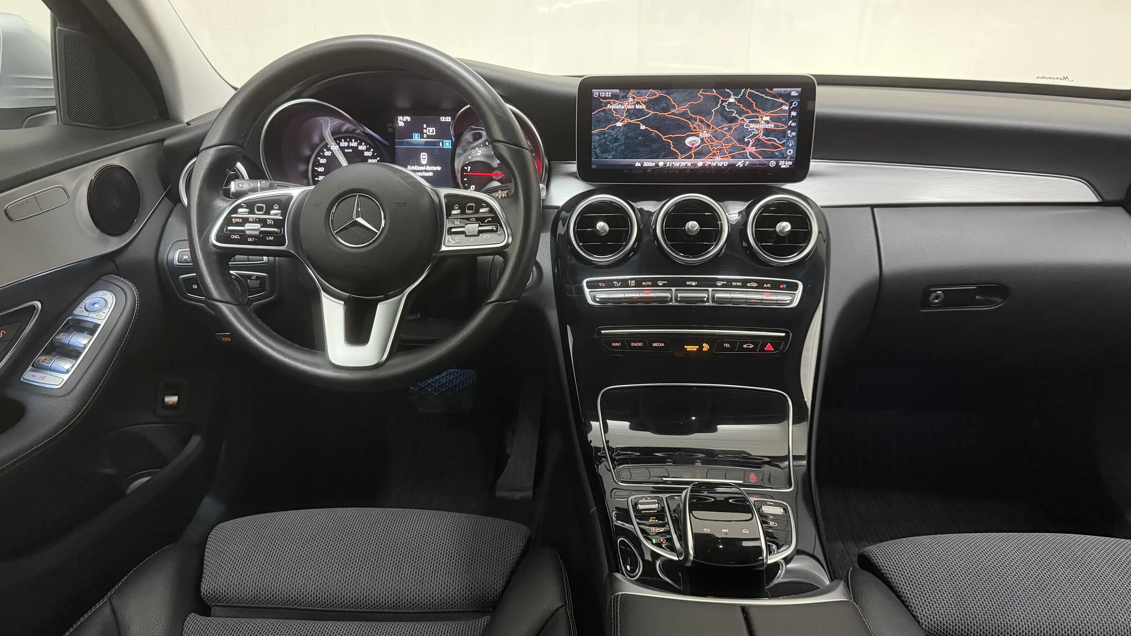 Mercedes-Benz C 220 C 220 d Avantgarde LED*ACC*NAVI*SHZ*AHK*KAMERA — photo 11