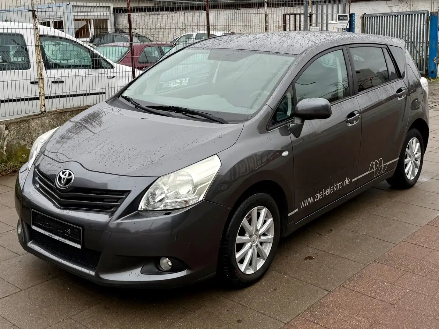 Toyota Verso EU Travel/ 1.Hand / 7-Sitzer/ TÜV NEU Argent - 1