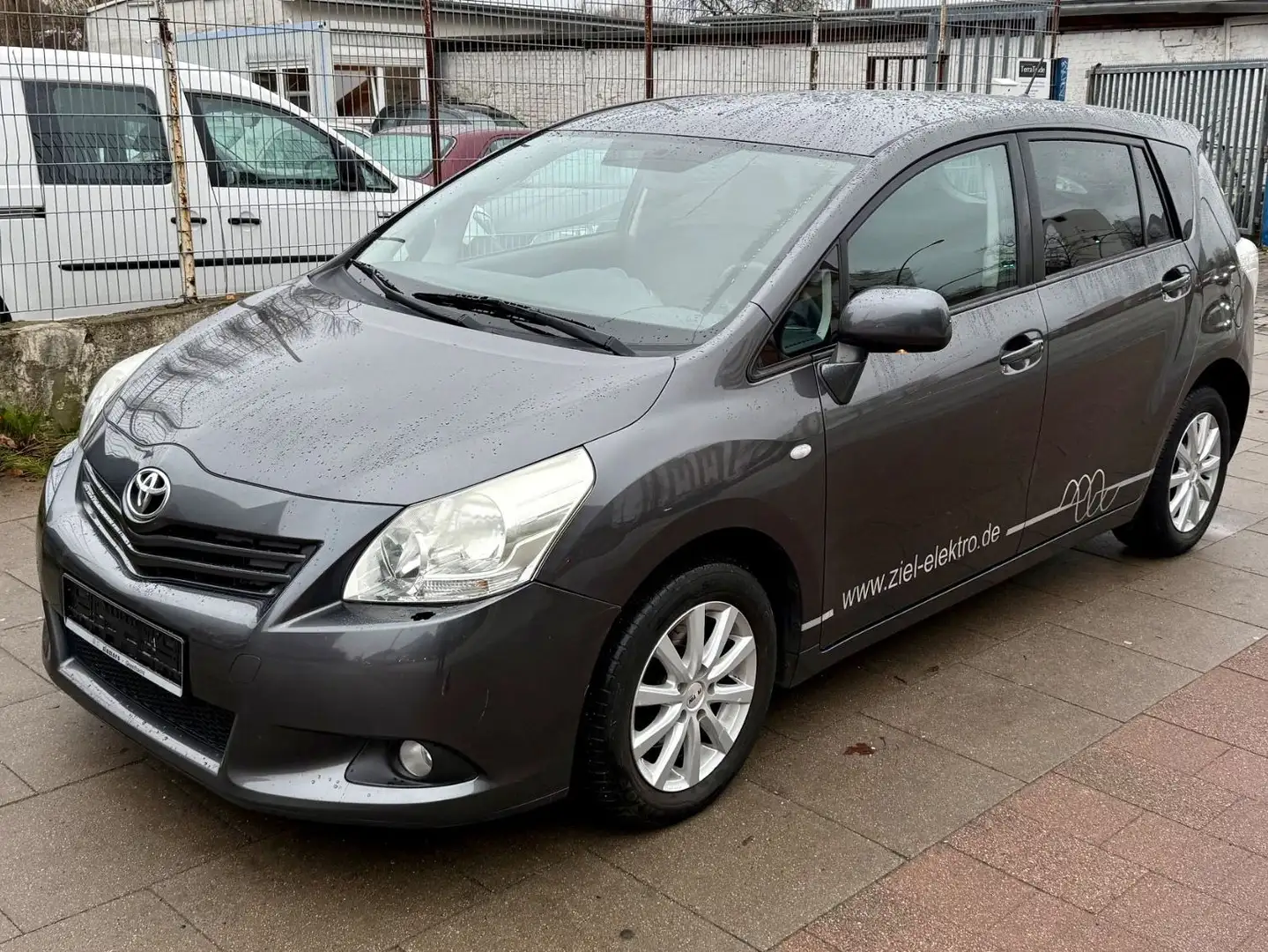 Toyota Verso EU Travel/ 1.Hand / 7-Sitzer/ TÜV NEU Argent - 2