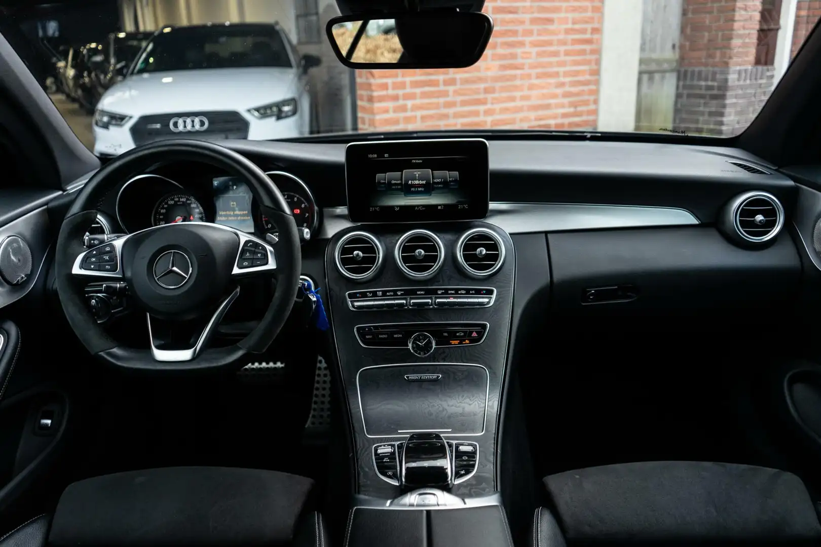Mercedes-Benz C 180 Cabrio AMG Night Edition Burmester / Navi / Pdc Zwart - 2