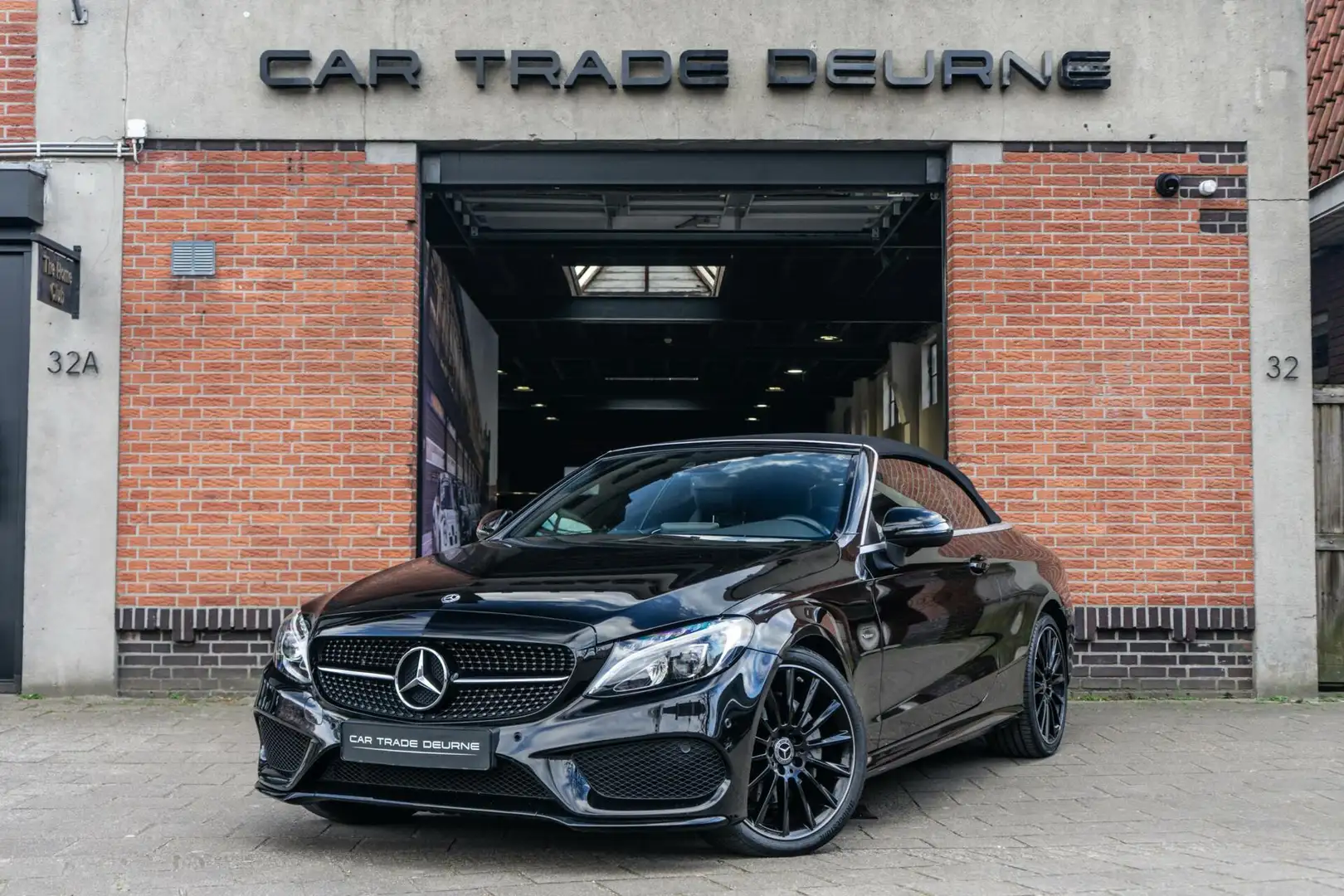 Mercedes-Benz C 180 Cabrio AMG Night Edition Burmester / Navi / Pdc Zwart - 1
