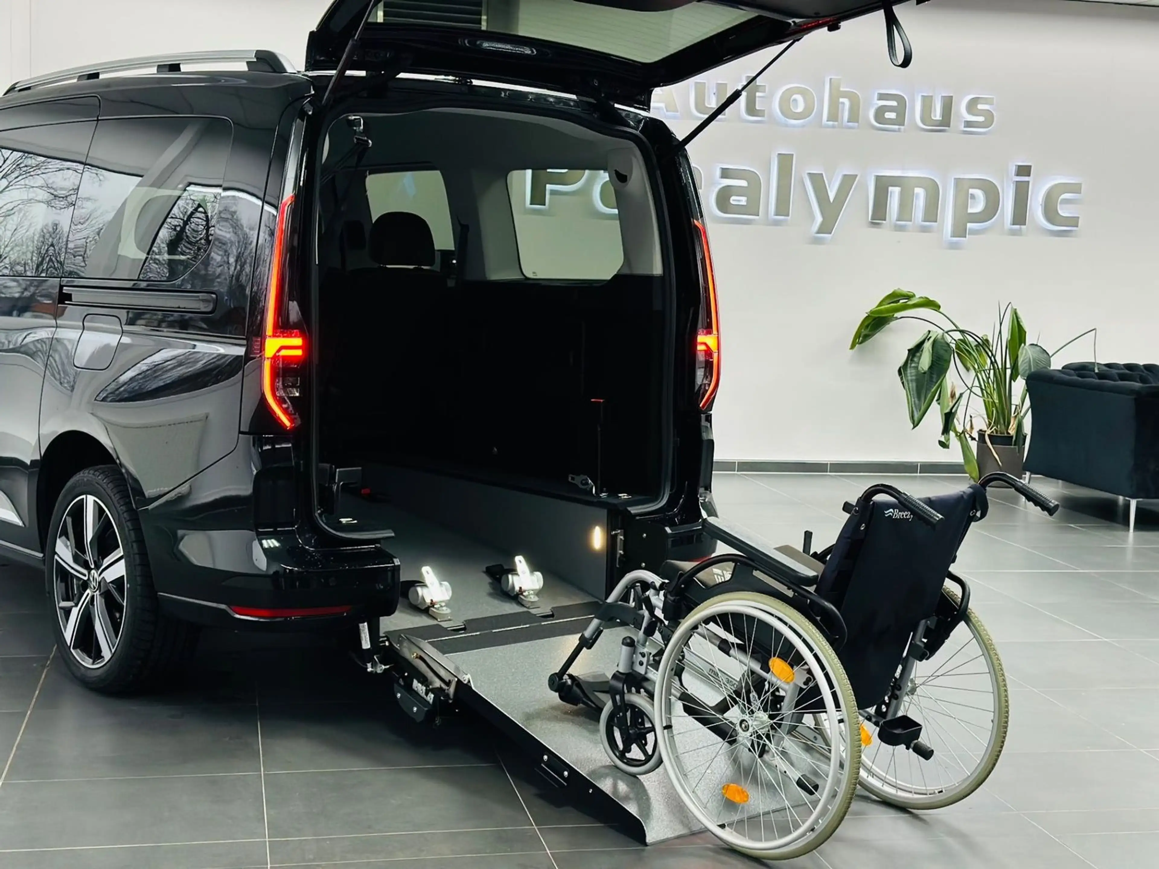 Volkswagen Caddy Maxi Style Rollstuhlgerecht-Rampe NEU — photo 7