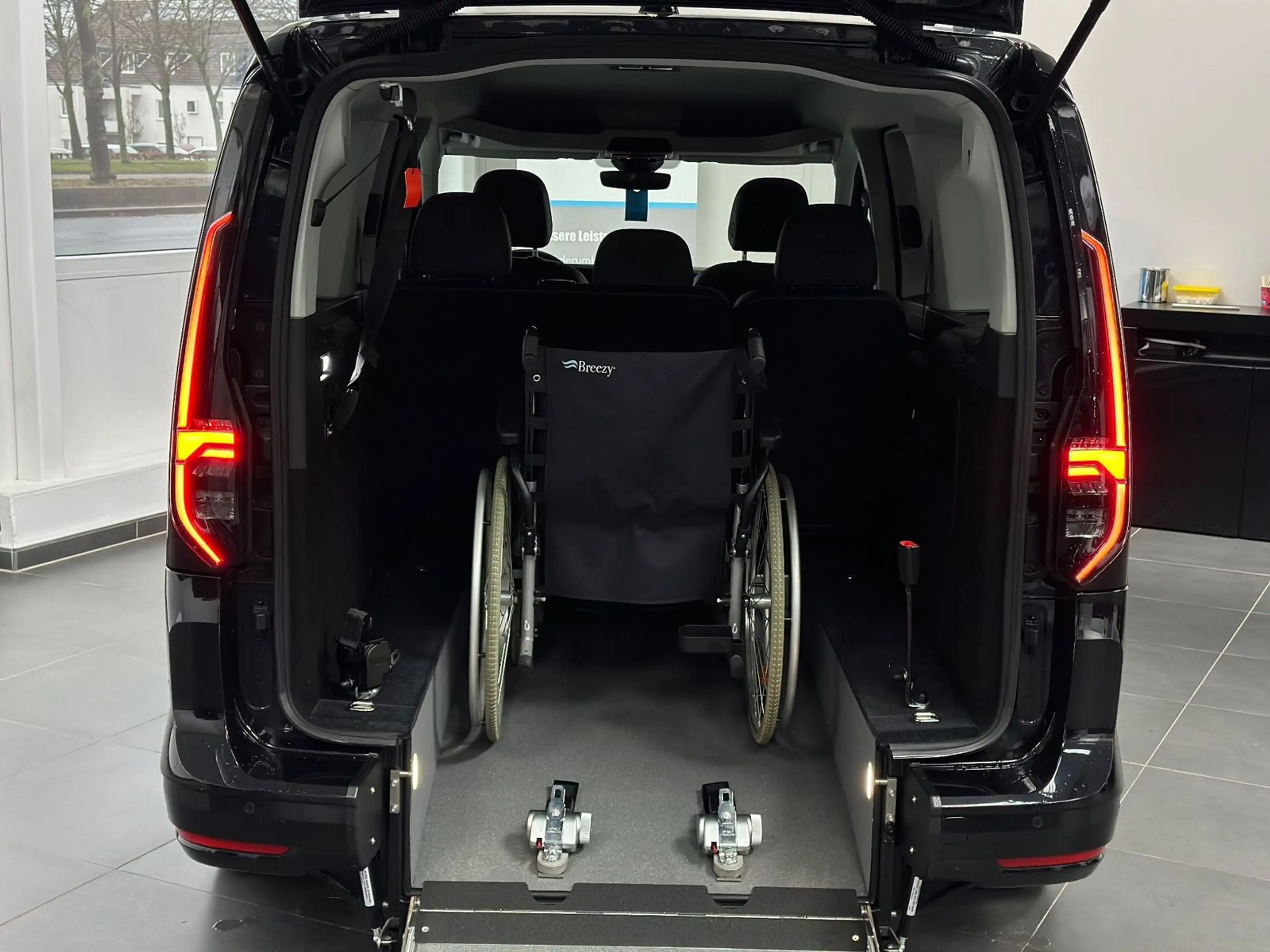Volkswagen Caddy Maxi Style Rollstuhlgerecht-Rampe NEU — photo 8