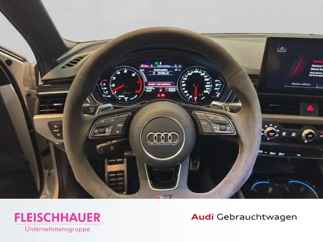 Audi RS4 view 10